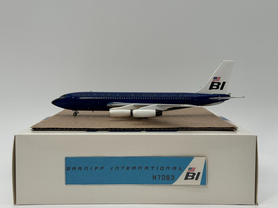 Aeroclassics 1:200 Braniff International Boeing 720 N7083 Dark Blue (Antenna Damage)