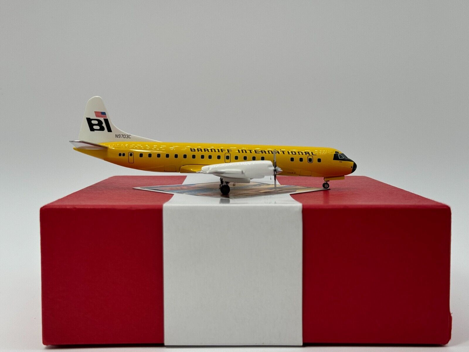 Western Models 1:200 Braniff Lockheed L-188 N9703C Jellybean Yellow CA9M1