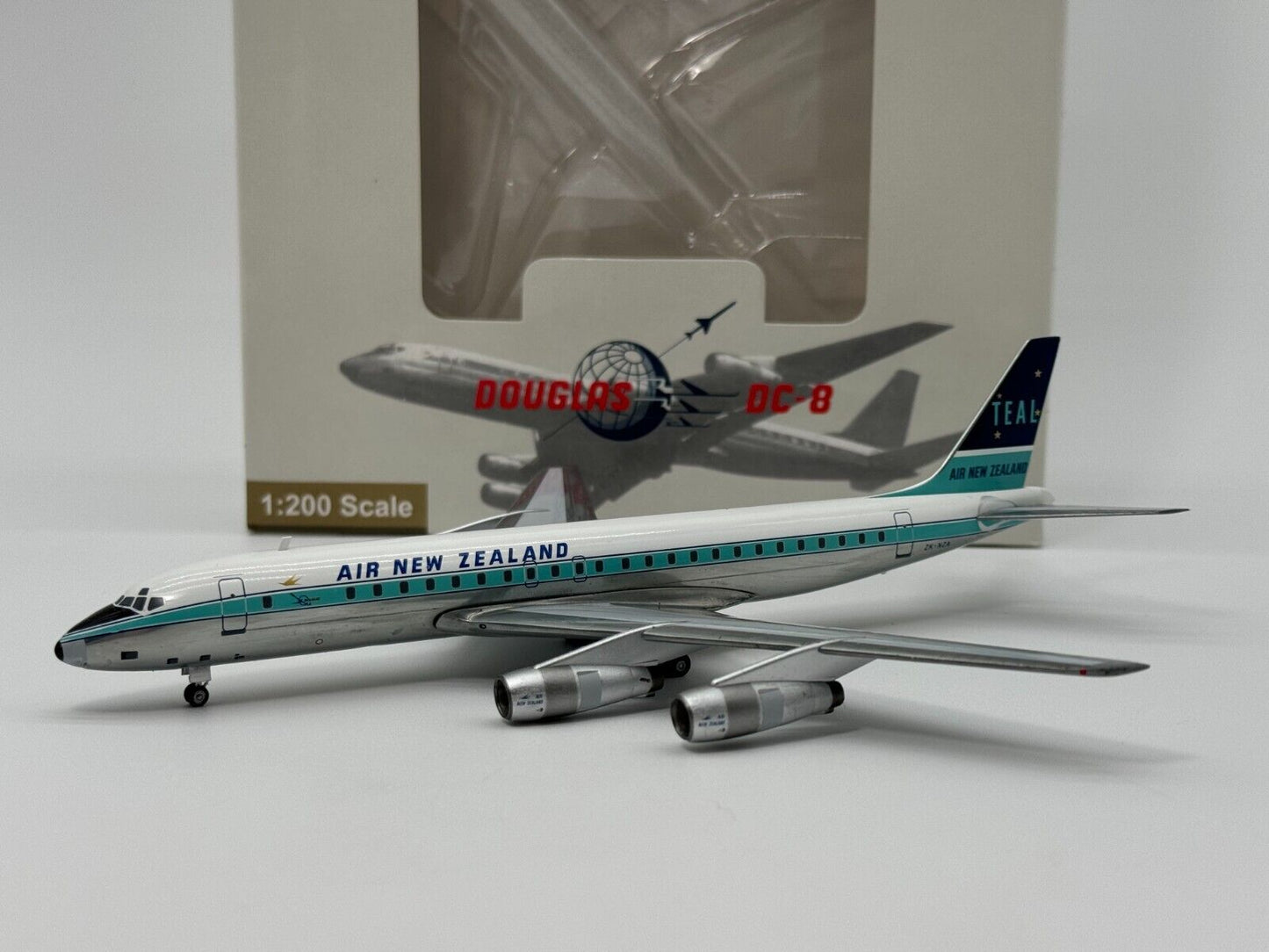 Aeroclassics 1:200 Air New Zealand Douglas DC-8 ZK-NZA 1970s colors AC219805