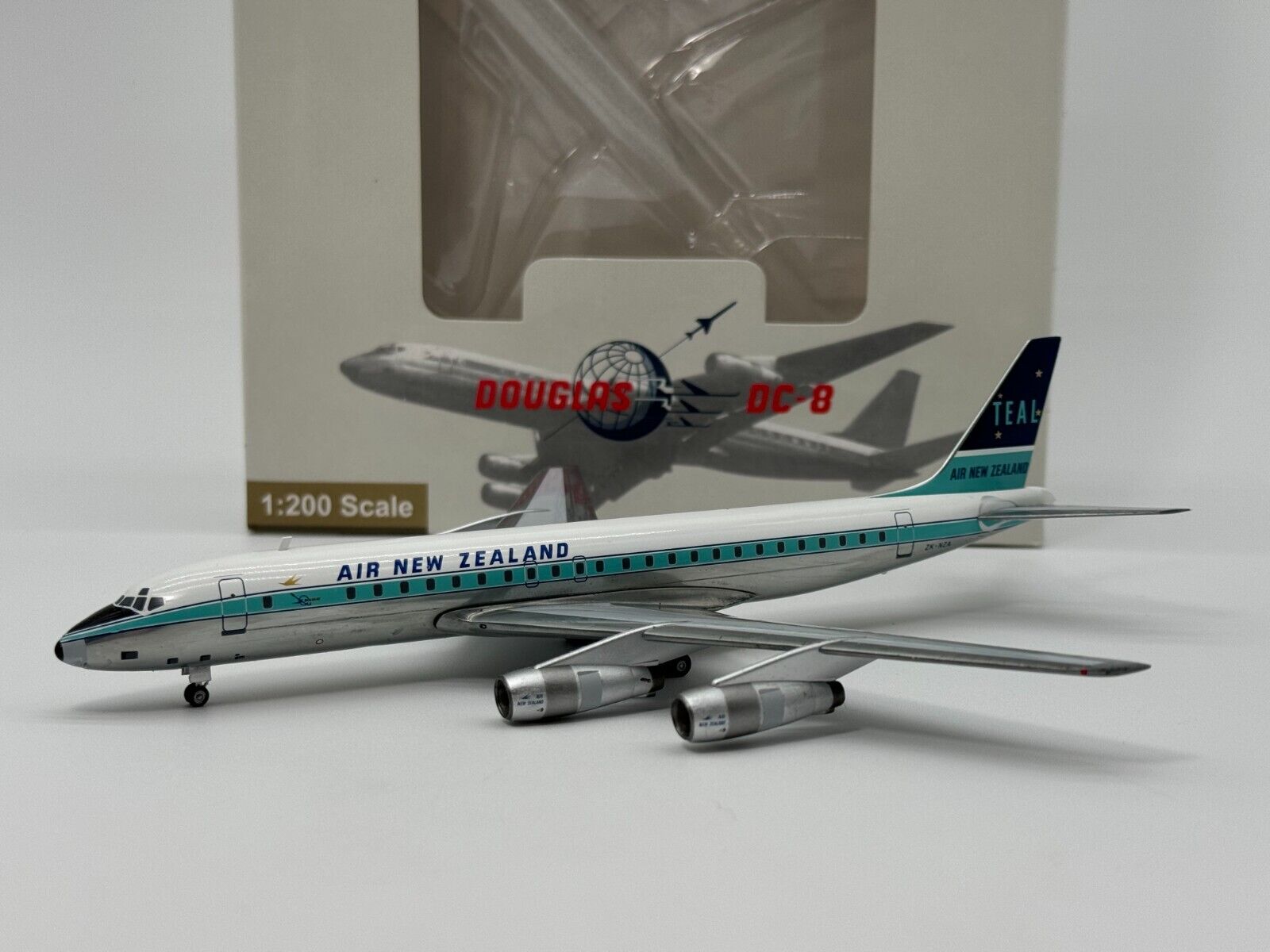 Aeroclassics 1:200 Air New Zealand Douglas DC-8 ZK-NZA 1970s colors AC219805