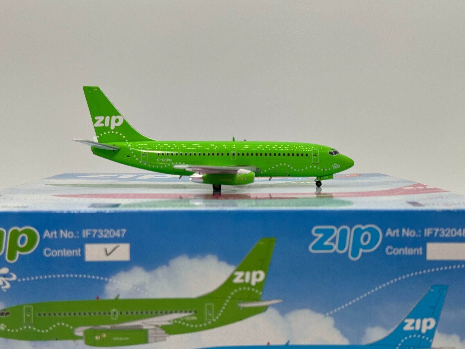 Inflight200 Zip Boeing 737-200 C-GCPN 2002s Green IF732047 Rare
