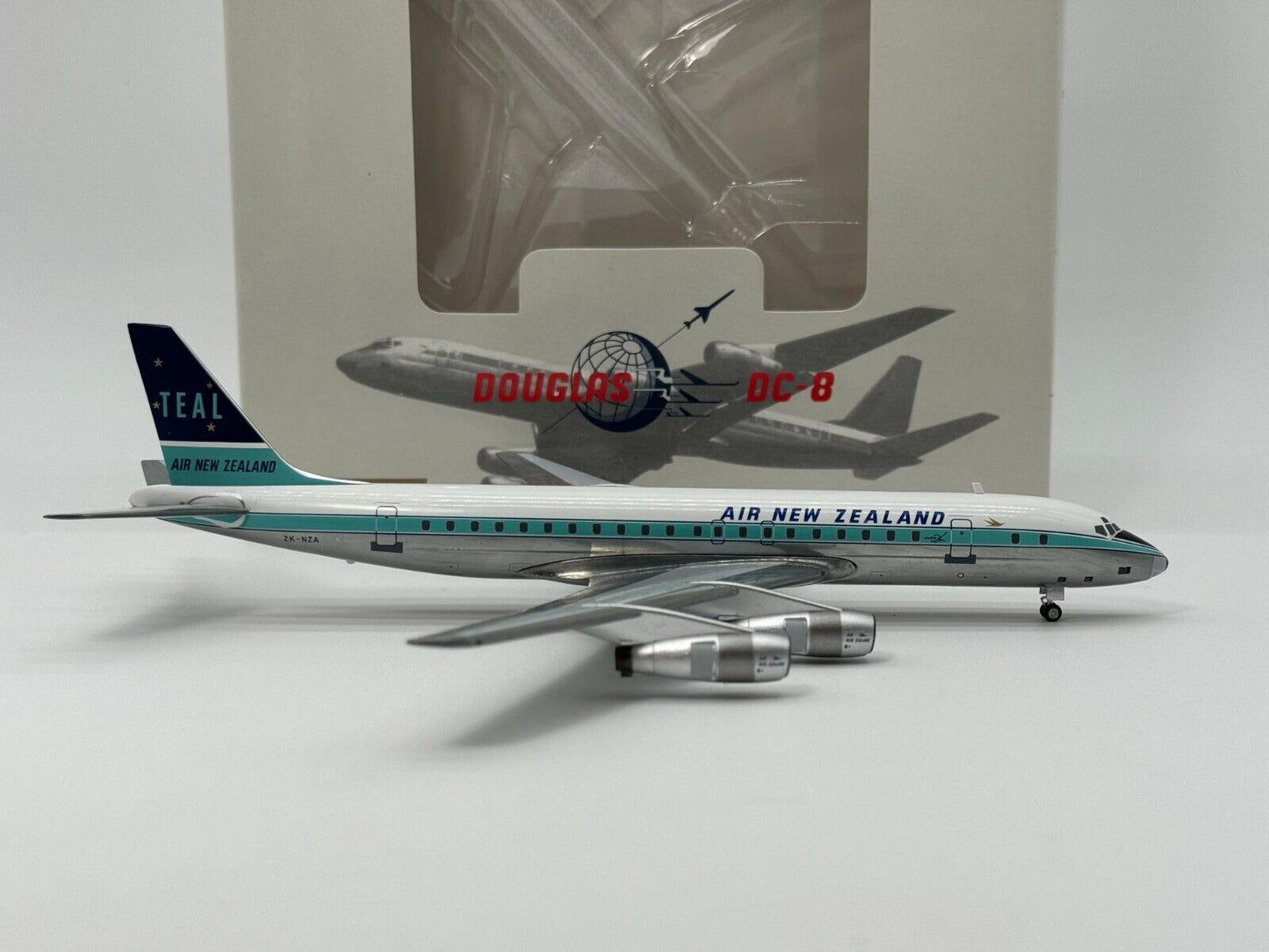 Aeroclassics 1:200 Air New Zealand Douglas DC-8 ZK-NZA 1970s colors AC219805