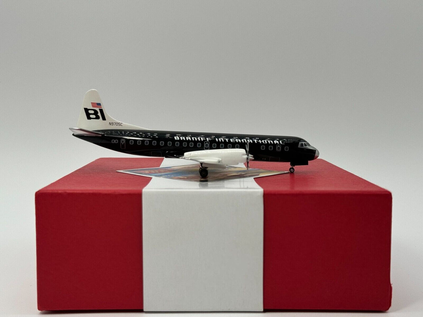 Western Models 1:200 Braniff Lockheed L-188 N9705C Jellybean Black CA9M6 Mint