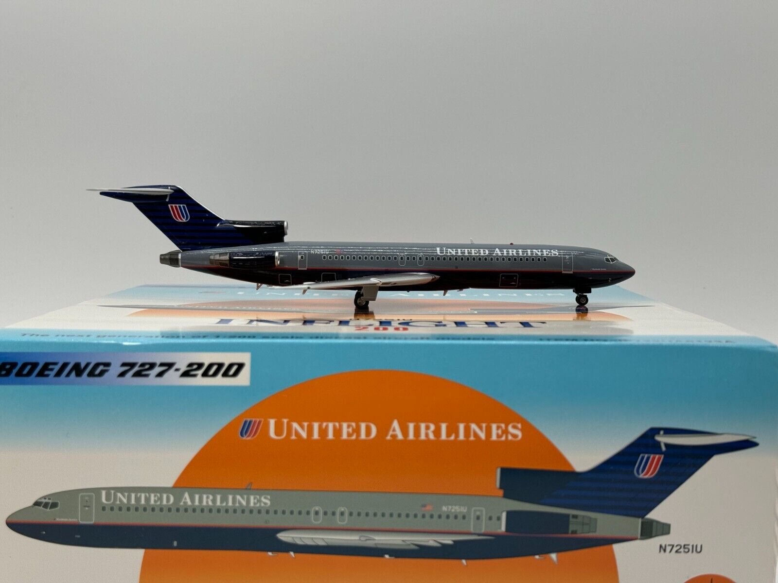 Inflight200 United Airlines Boeing 727-200 N7251U Battleship Grey IF722UA0123A