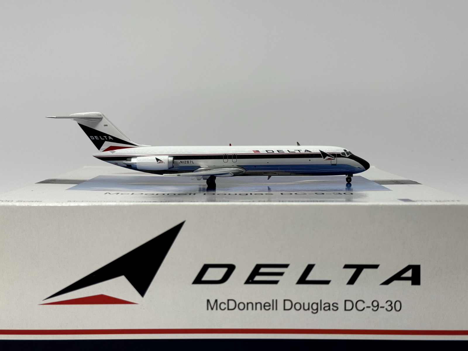 Inflight200 Delta Airlines Douglas DC-9 N1267L Widget IF932005 Mint Condition