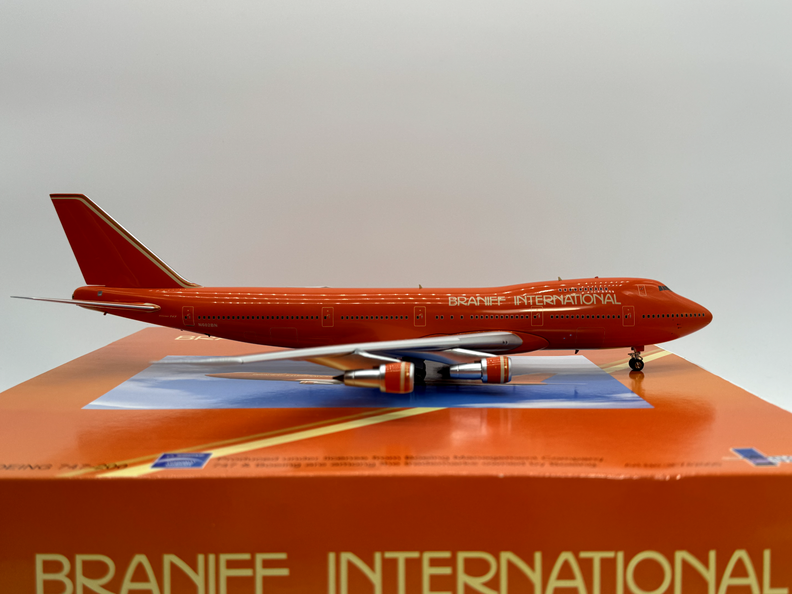 Inflight200 Braniff International Boeing 747-100 N602BN Flying Colors Orange