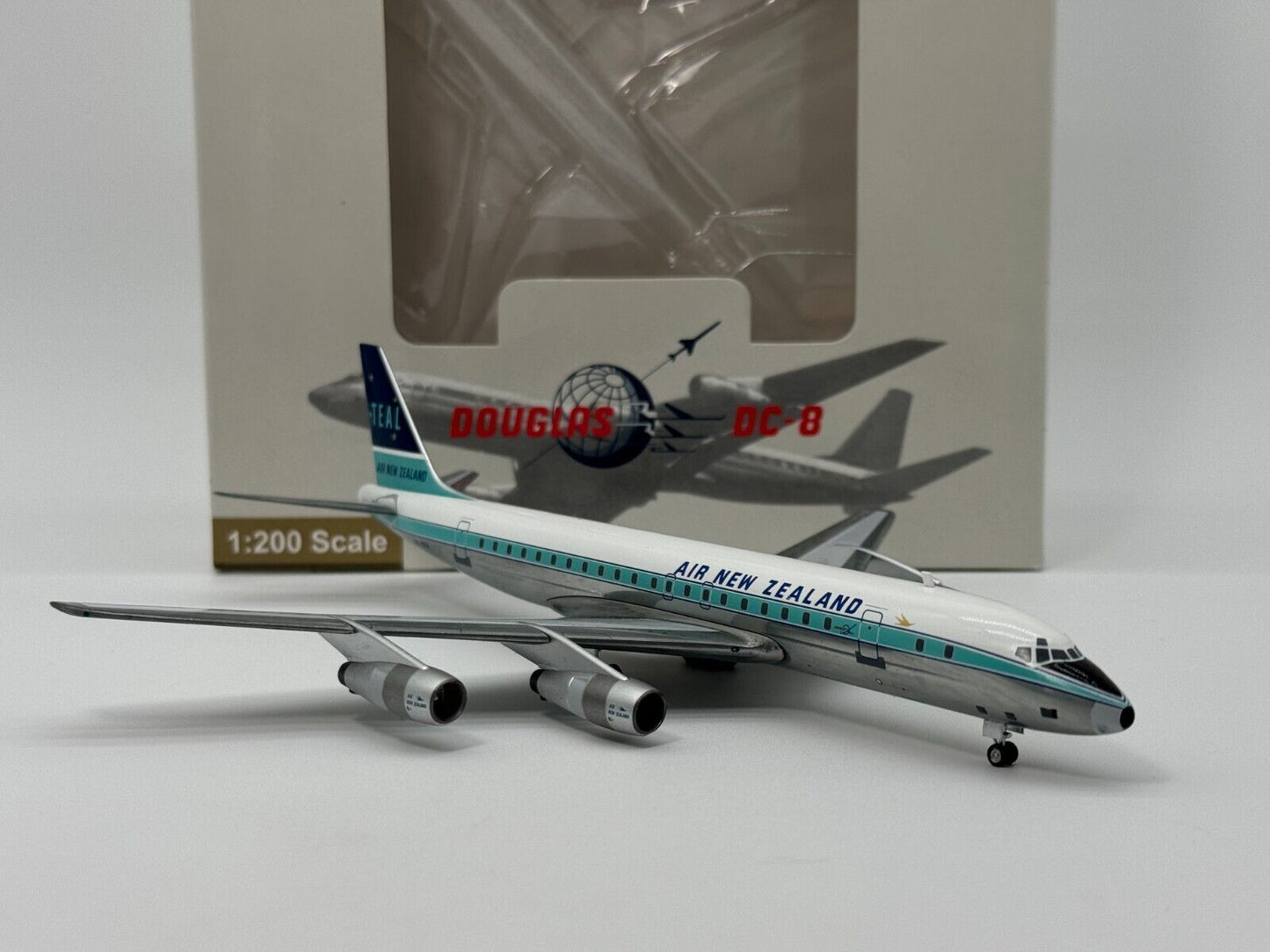 Aeroclassics 1:200 Air New Zealand Douglas DC-8 ZK-NZA 1970s colors AC219805