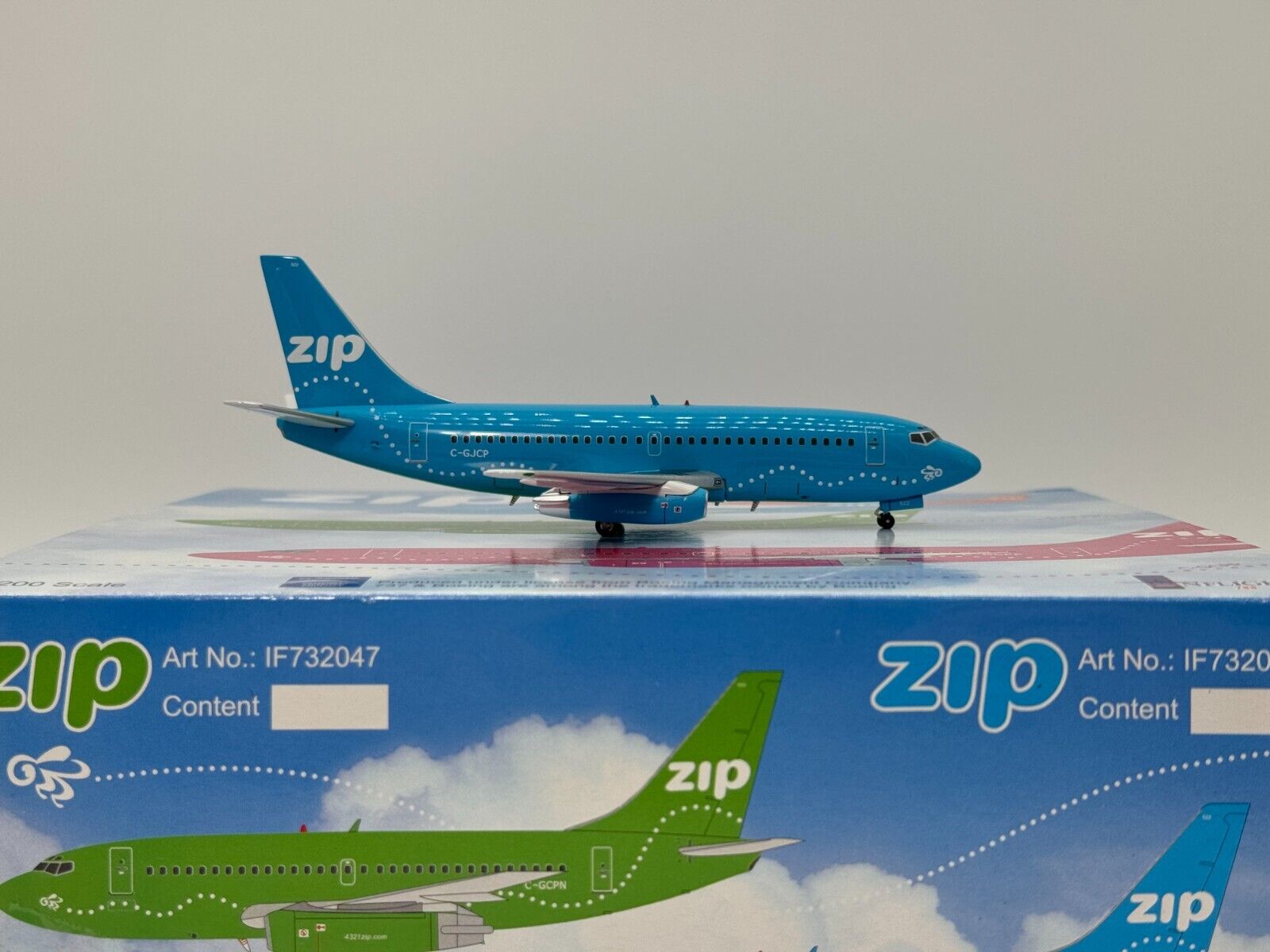 Inflight200 Zip Boeing 737-200 C-GJCP 2002s Blue IF732048 Rare