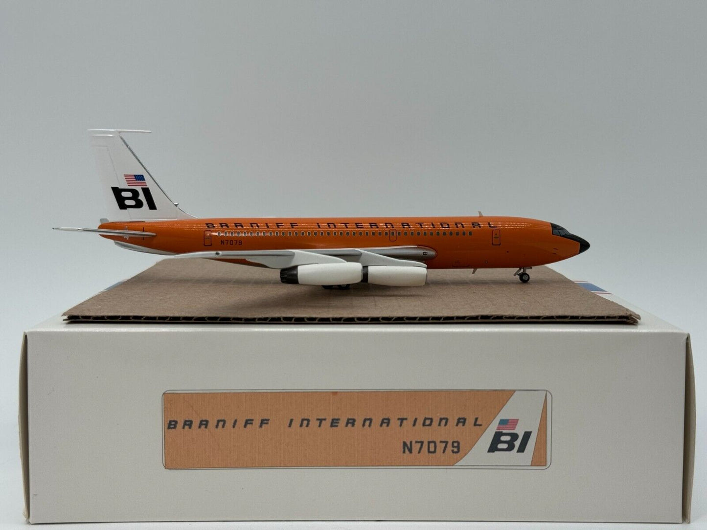 Aeroclassics 1:200 Braniff International Boeing 720 N7079 Orange ACN7079 Mint