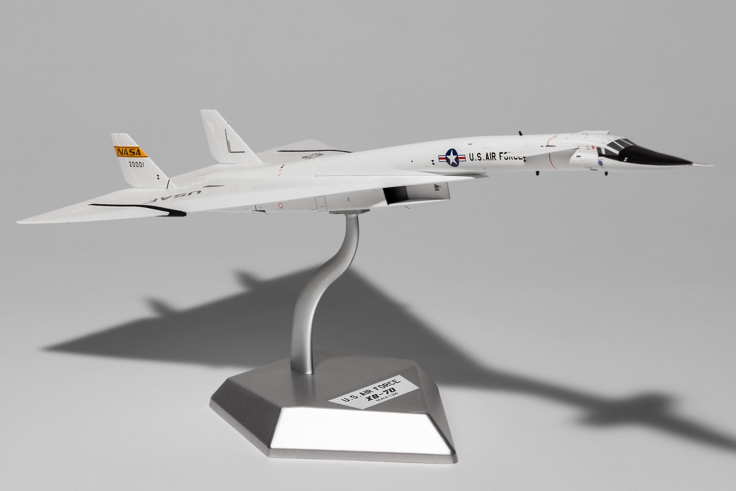 SQ Wings 1:200 USAF Lockheed XB-70 20001 NASA titles L2080