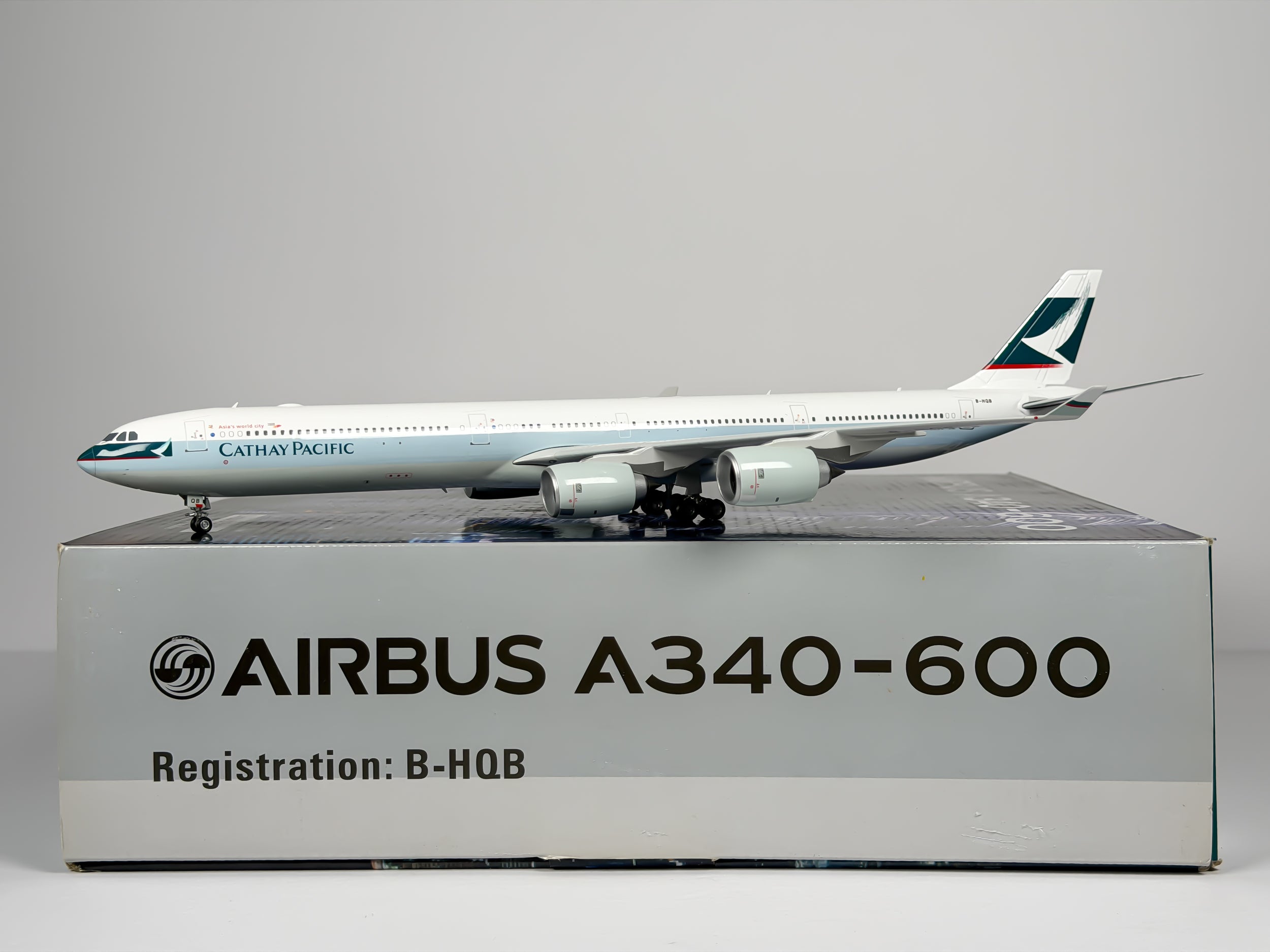 Cathay Pacific Airbus A340-600 1:200 Phoenix Models B-HQB (2100027)