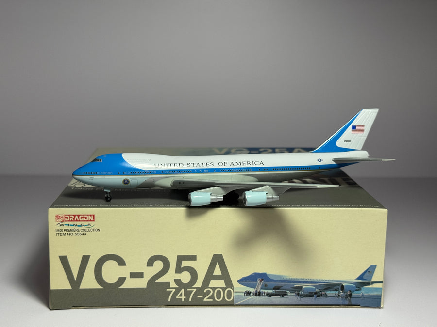 Dragon Wings 1:400 USAF Air Force One Boeing 747-200 SAM28000 55544