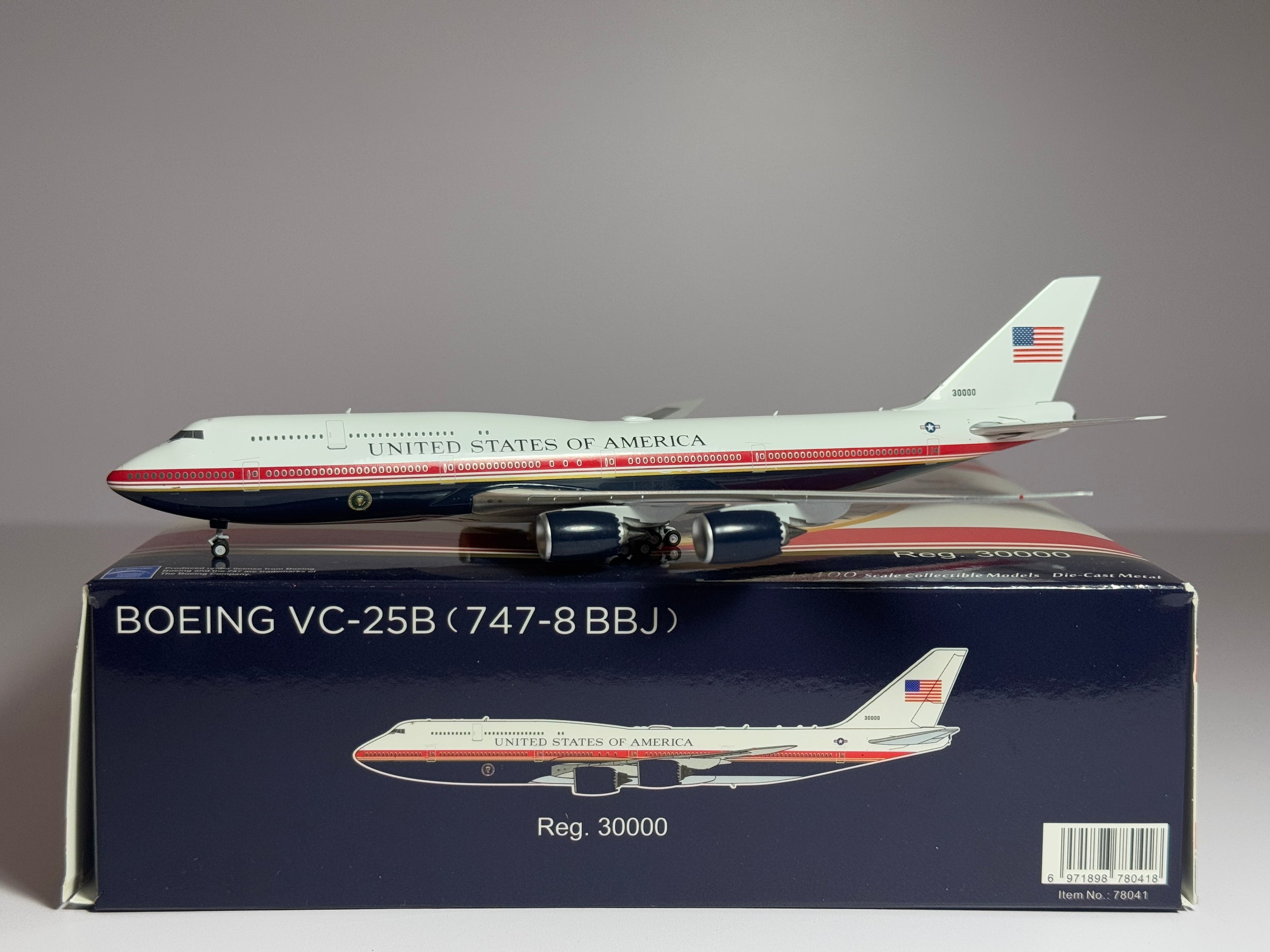 NG Models 1:400 US Air Force (USAF) VC-25B Boeing 747-8 30000 New Scheme 78041