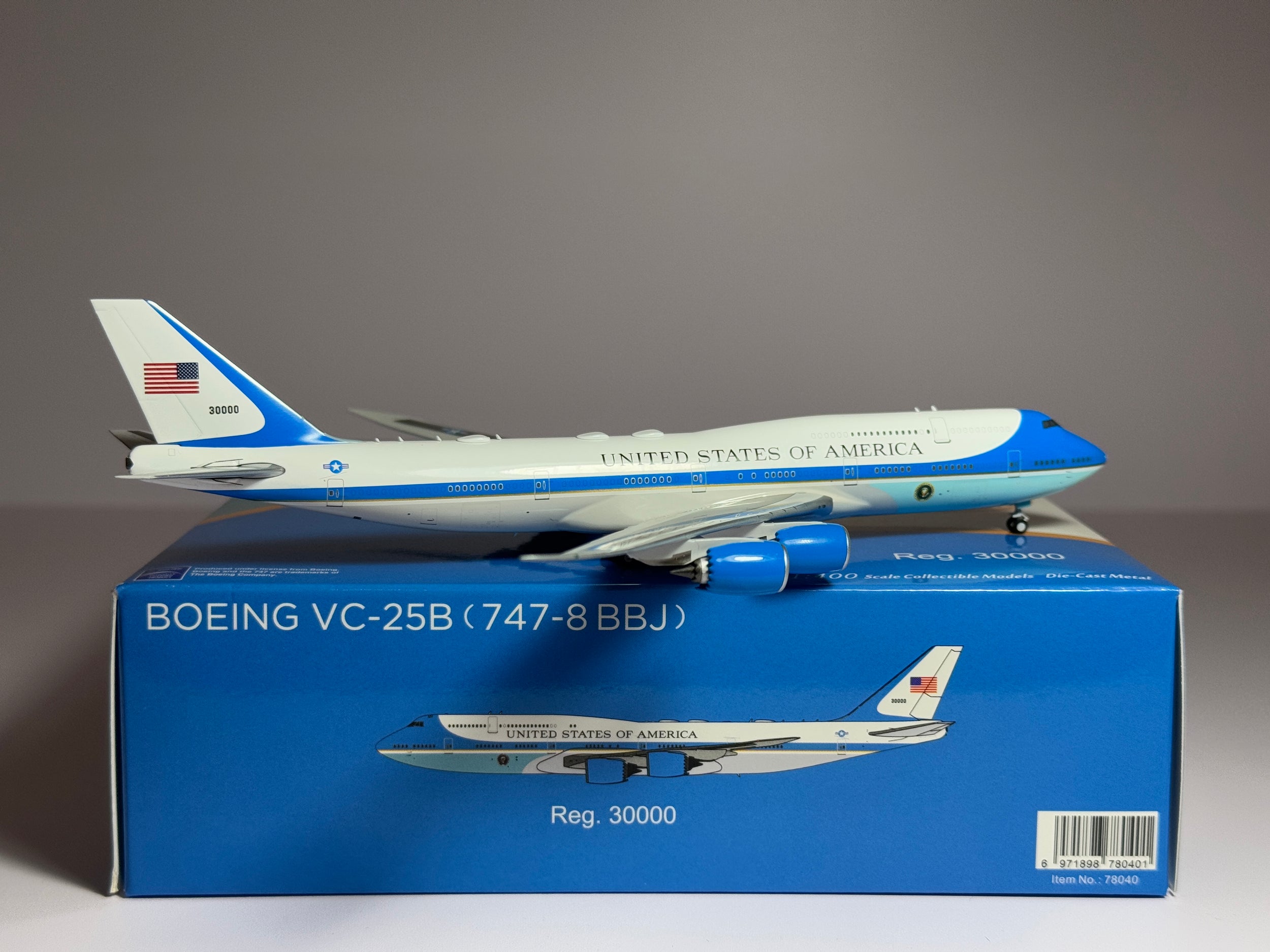 NG Models 1:400 US Air Force (USAF) VC-25B Boeing 747-8 30000 Classic Scheme 78040