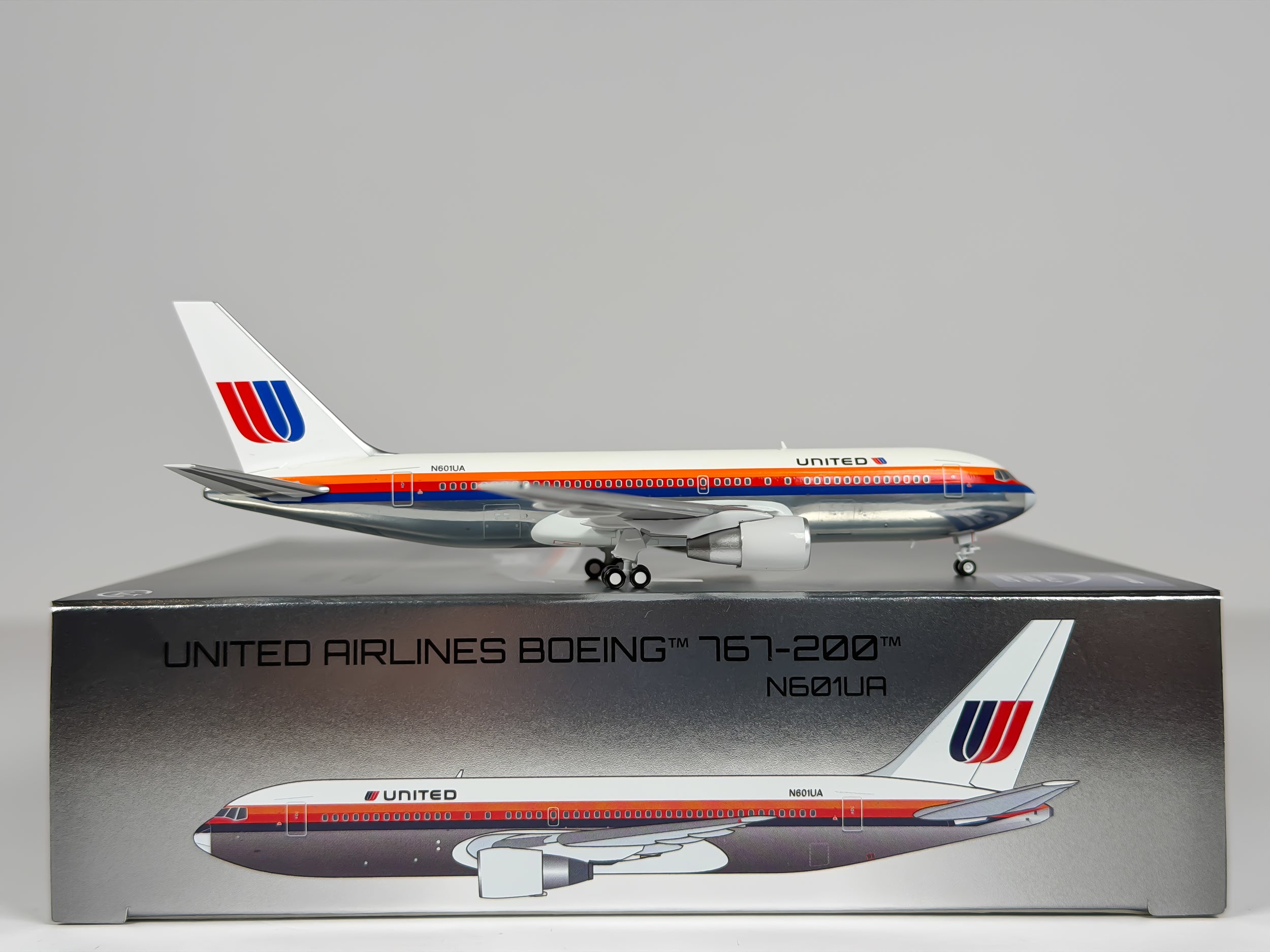 United Airlines Boeing 767-200ER 1:400 V1/400 N601UA (400006)