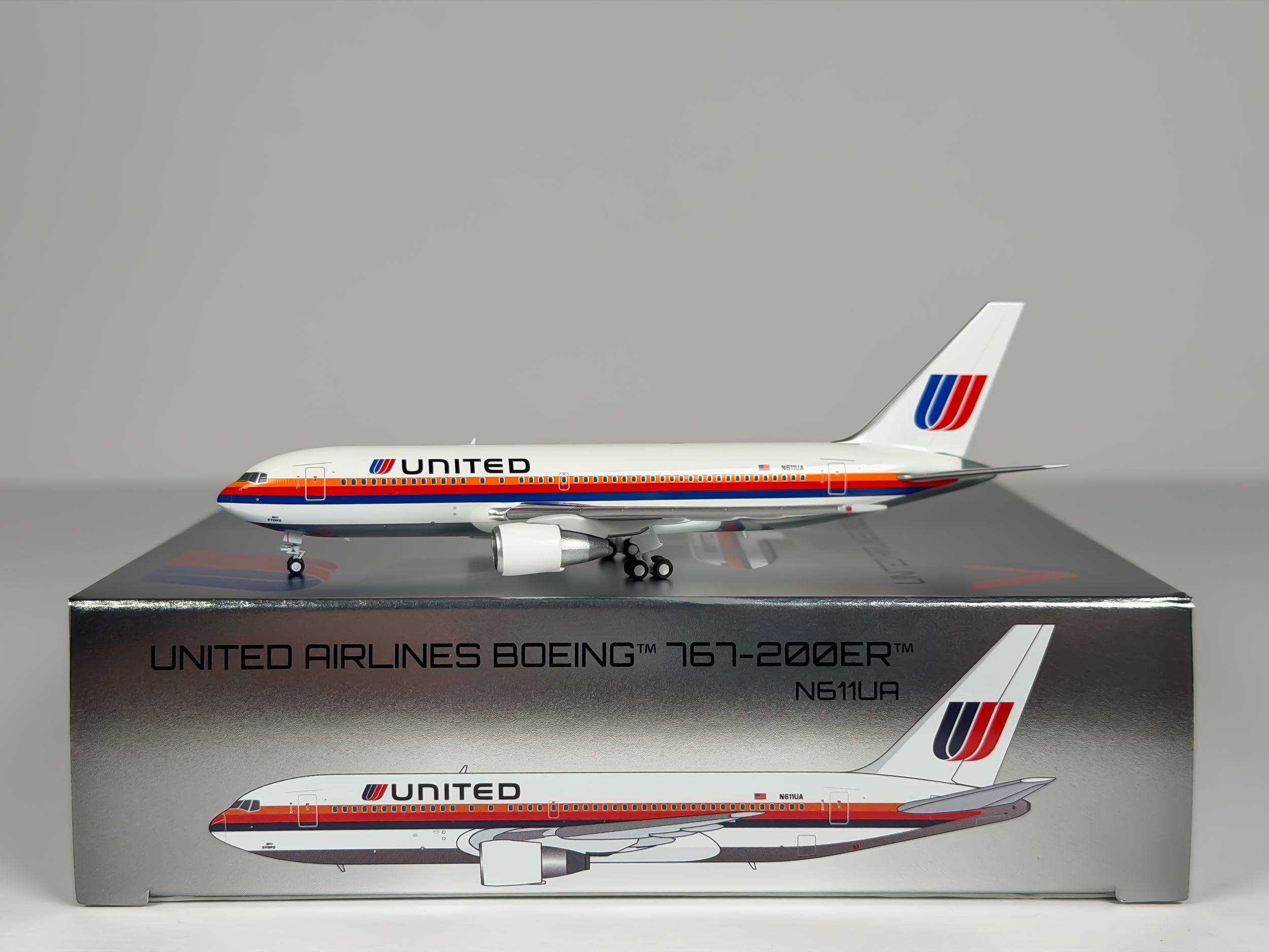 United Airlines Boeing 767-200ER 1:400 V1/400 N611UA (400007)