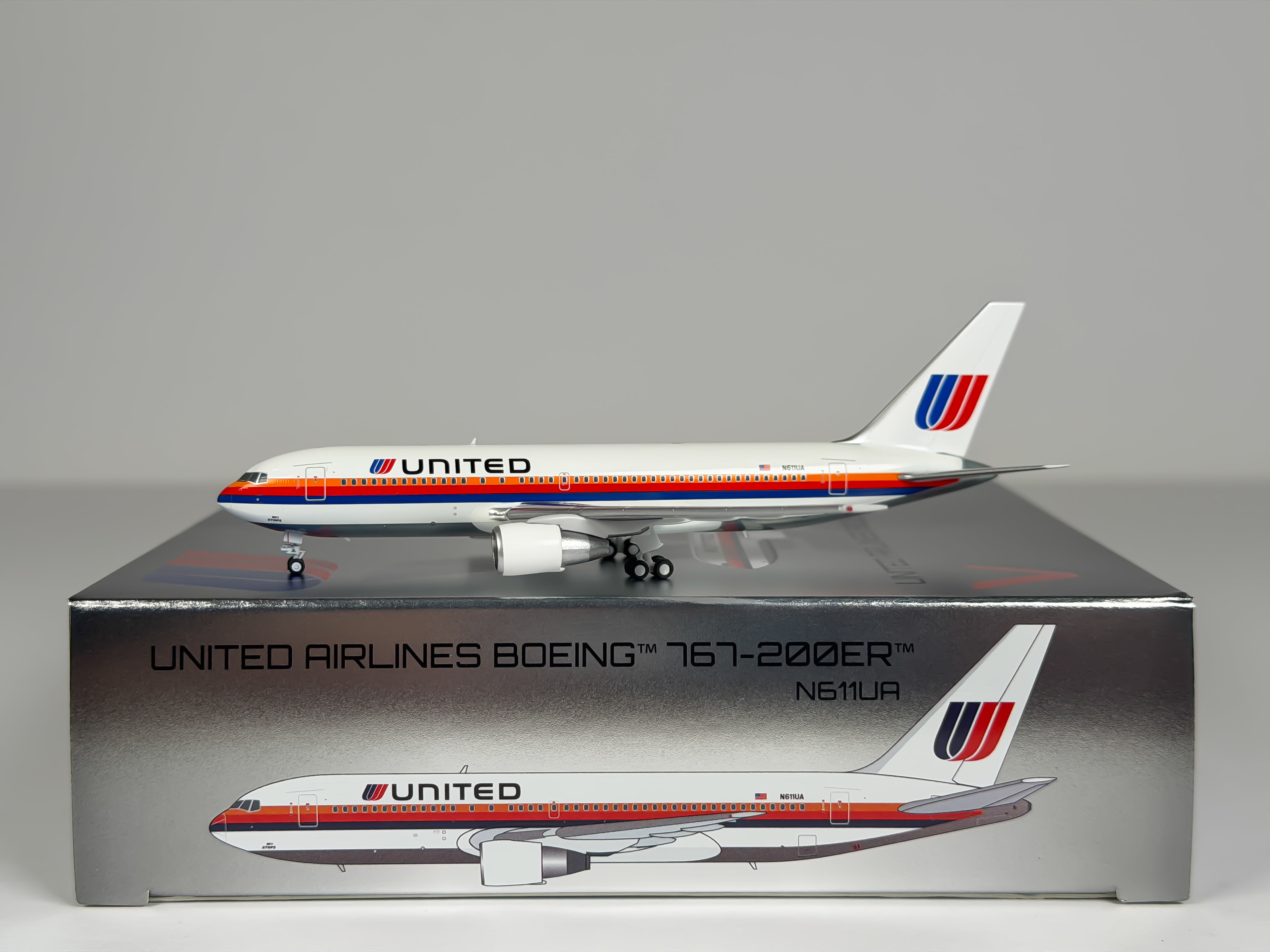 United Airlines Boeing 767-200ER 1:400 V1/400 N611UA (400007)