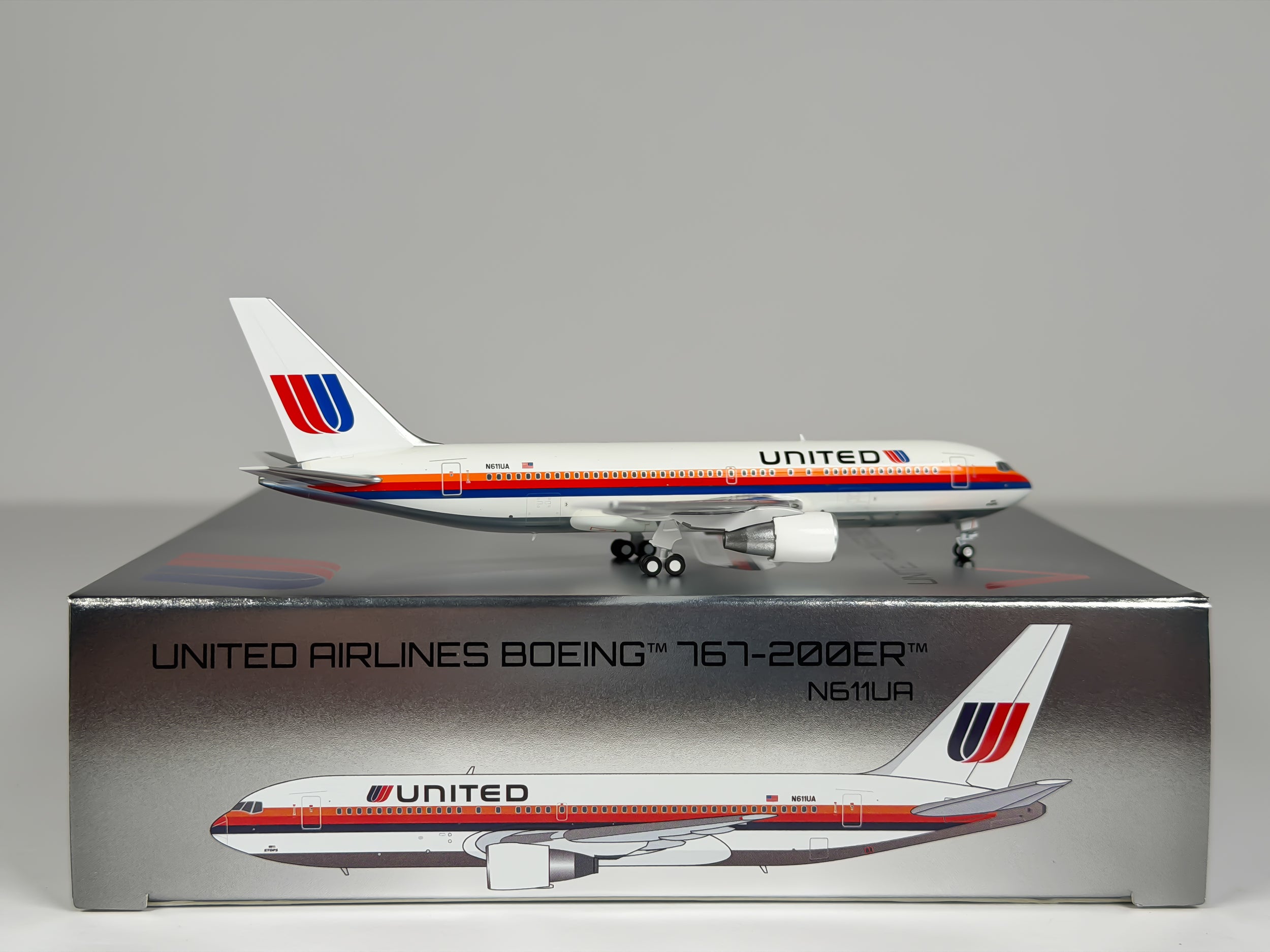 United Airlines Boeing 767-200ER 1:400 V1/400 N611UA (400007)
