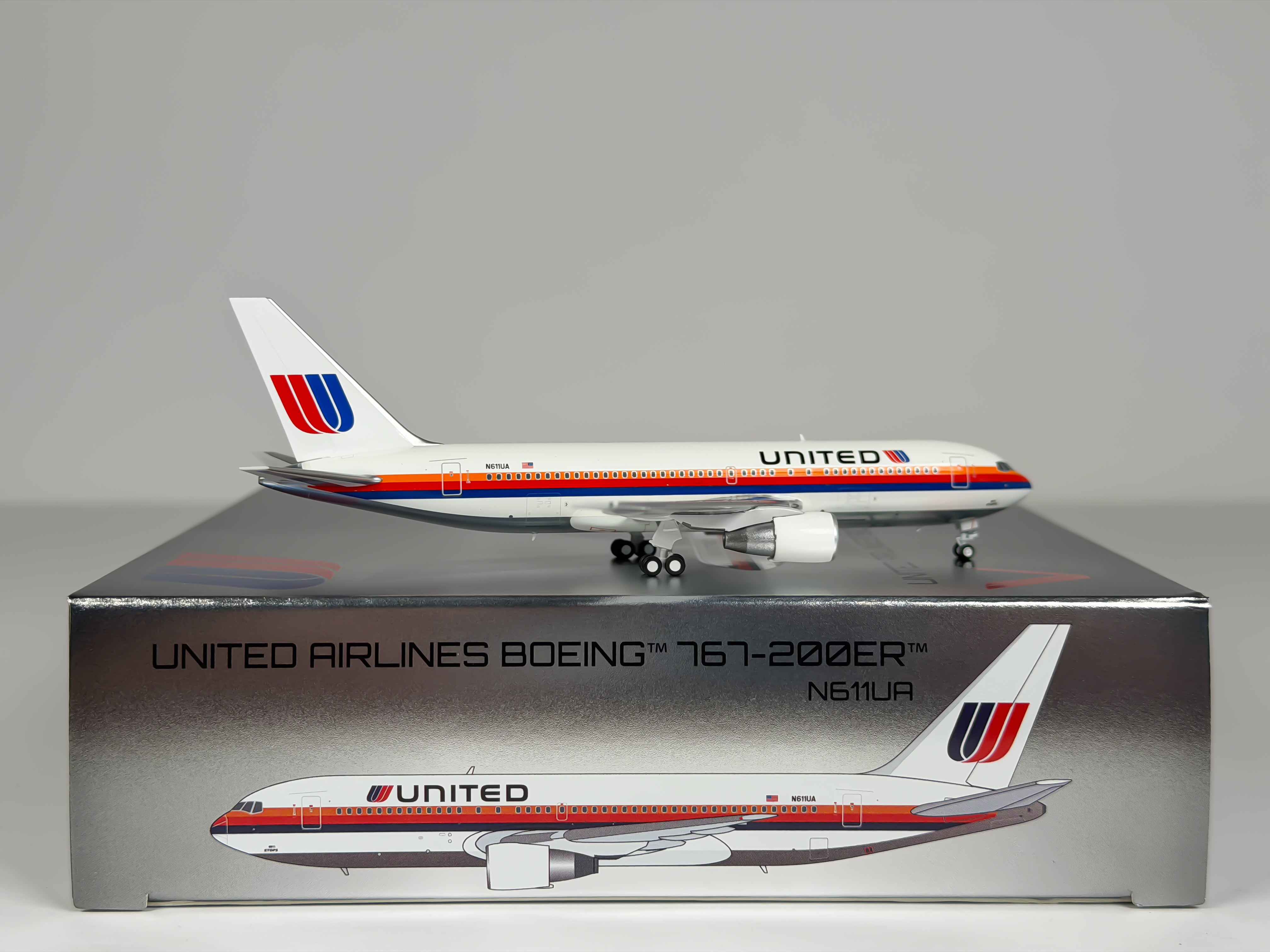 United Airlines Boeing 767-200ER 1:400 V1/400 N611UA (400007)