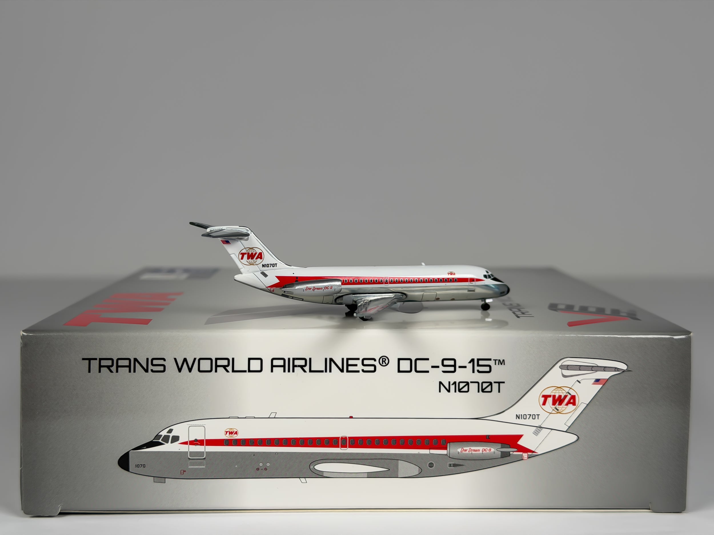 Trans World Airlines (TWA) Douglas DC-9-15 1:400 V1/400 N1070T (400008)