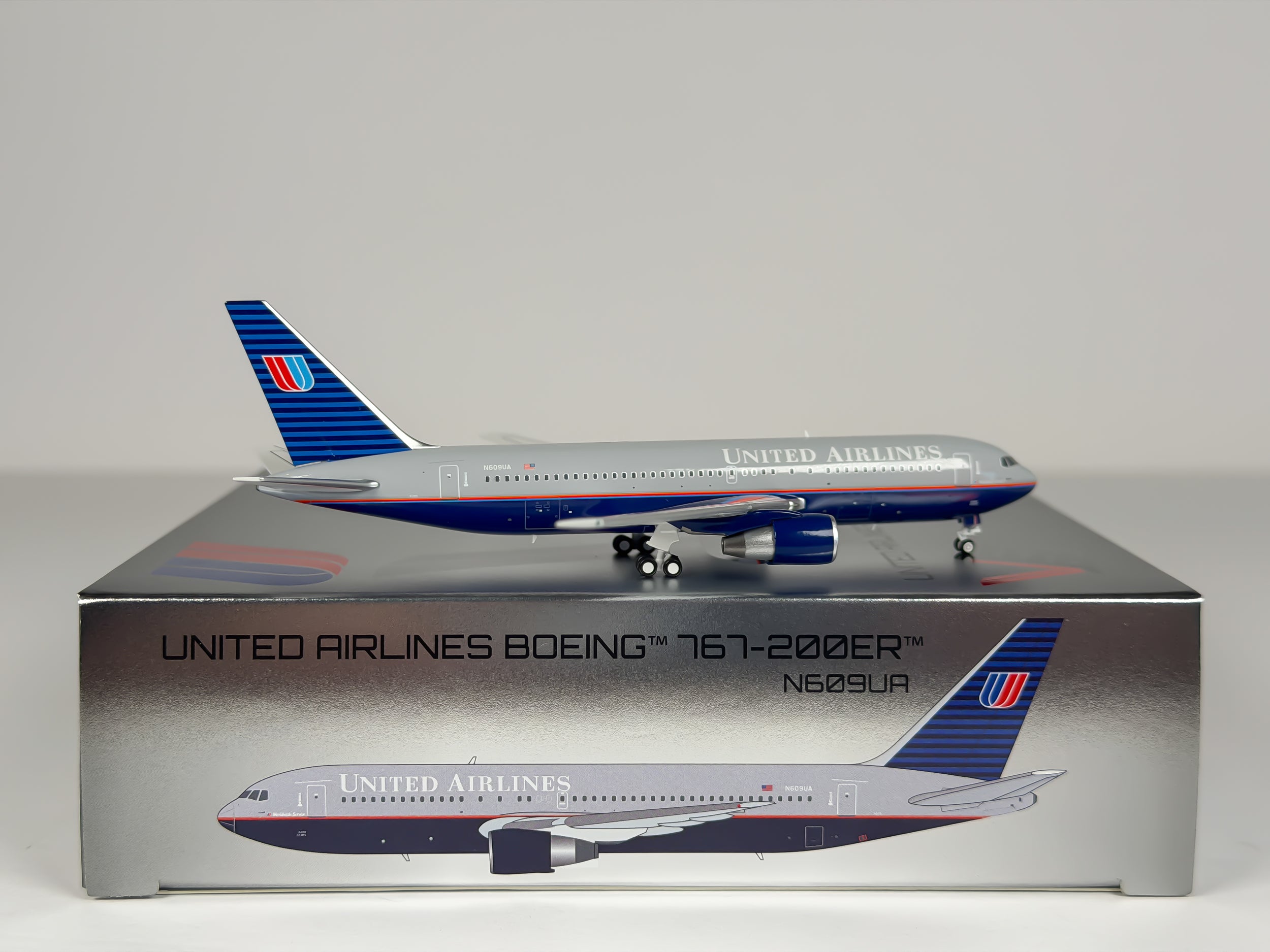 United Airlines Boeing 767-200ER 1:400 V1/400 N609UA (400020)