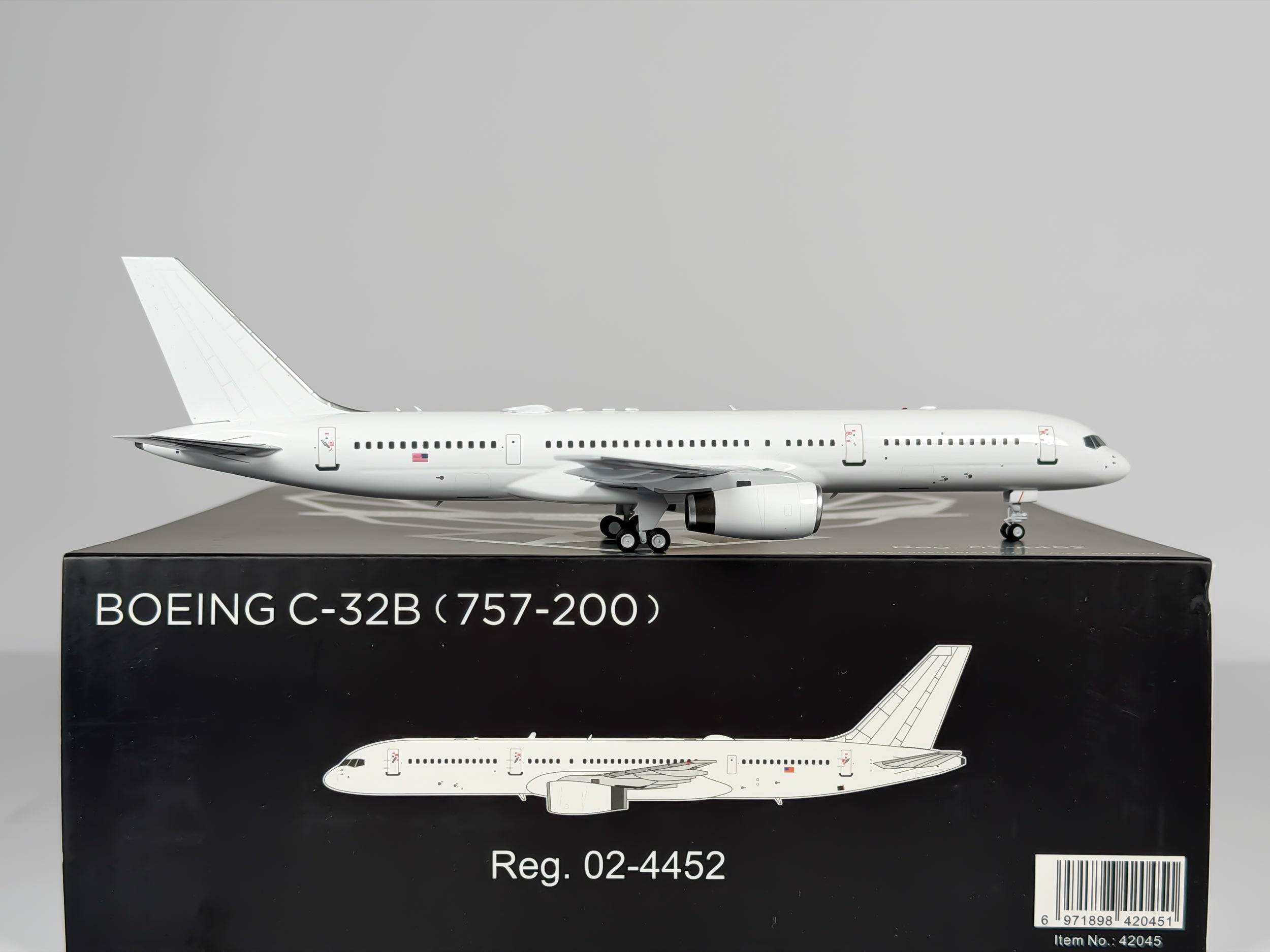 U.S Air Force (USAF) Boeing 757-200 (C-32A) 1:200 NG Models 02-4452 (42045)