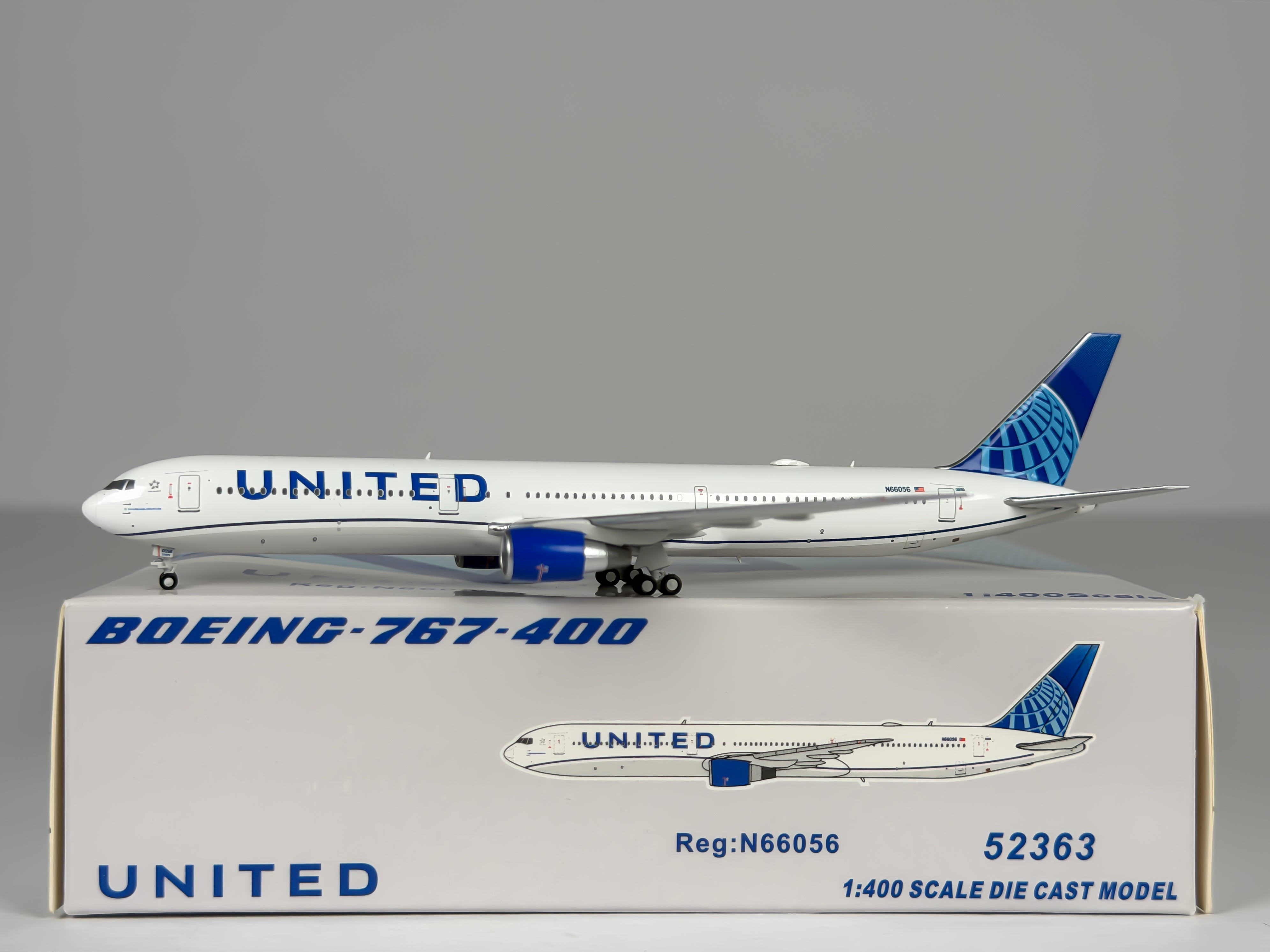 United Airlines Boeing 767-400ER 1:400 Panda Models N66056 (52363)