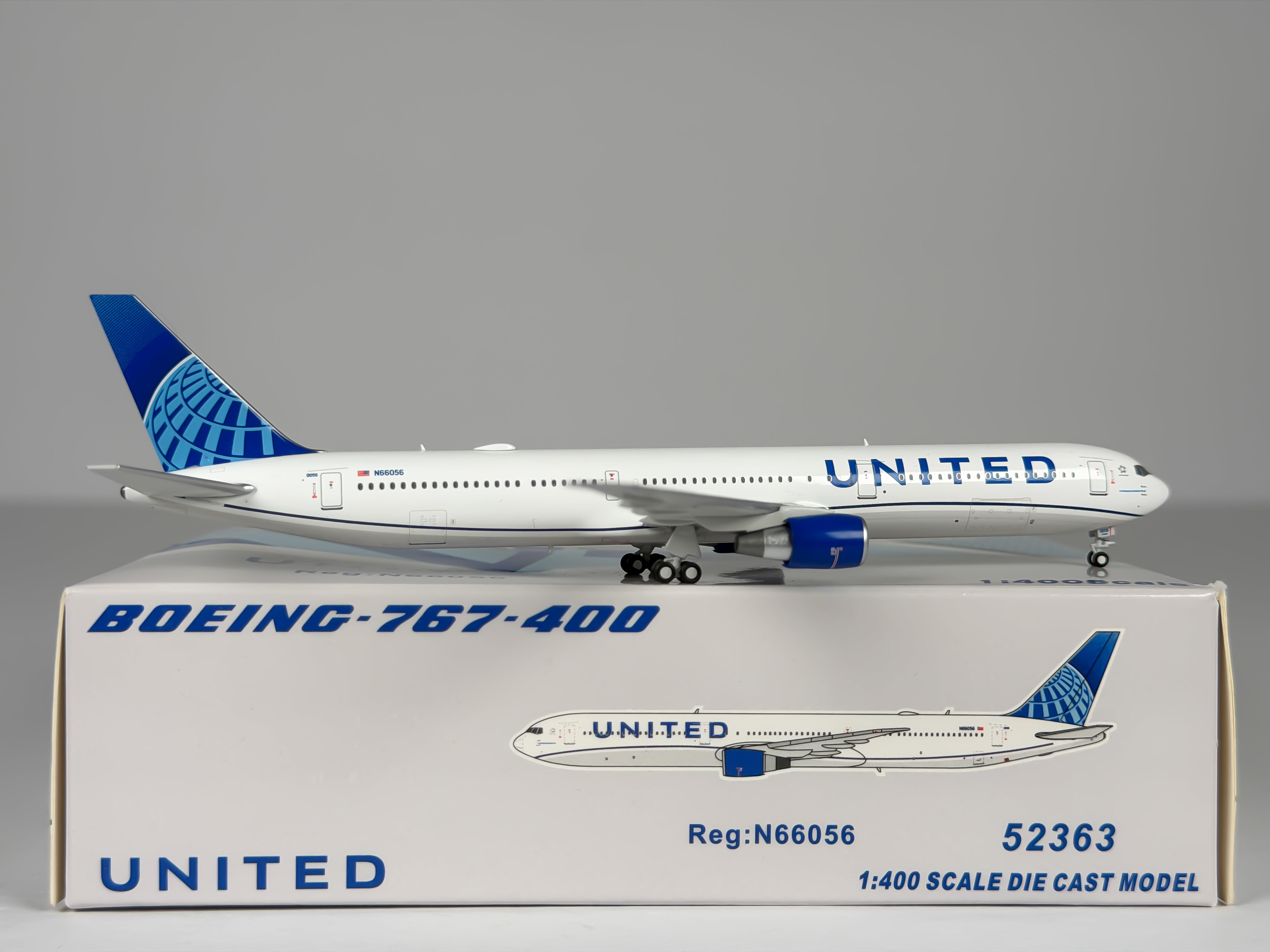 United Airlines Boeing 767-400ER 1:400 Panda Models N66056 (52363)