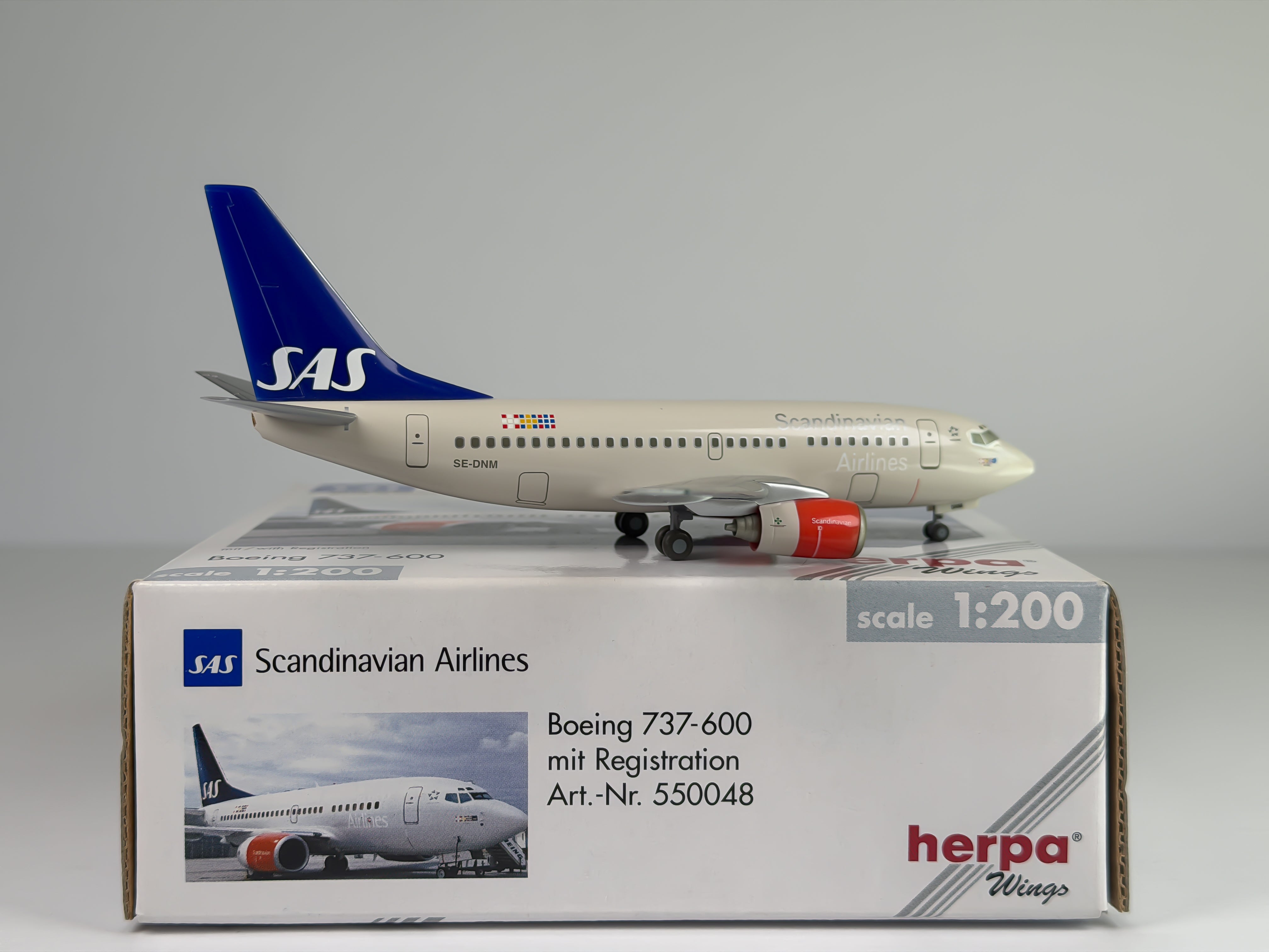 Scandinavian Airlines (SAS) Boeing 737-600 1:200 Herpa SE-DNM (550048)