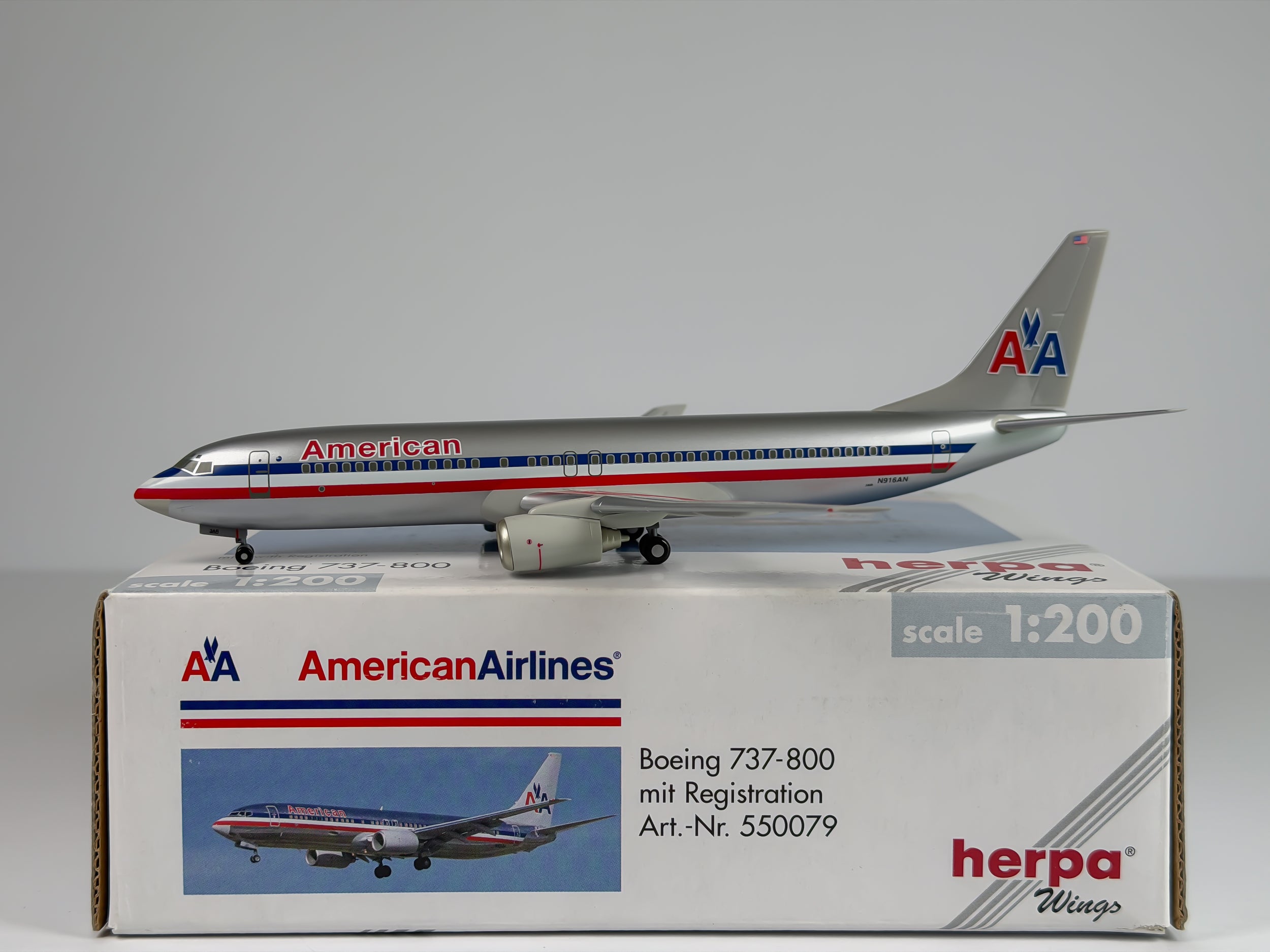 American Airlines Boeing 737-800 1:200 Herpa N916AN (550079)