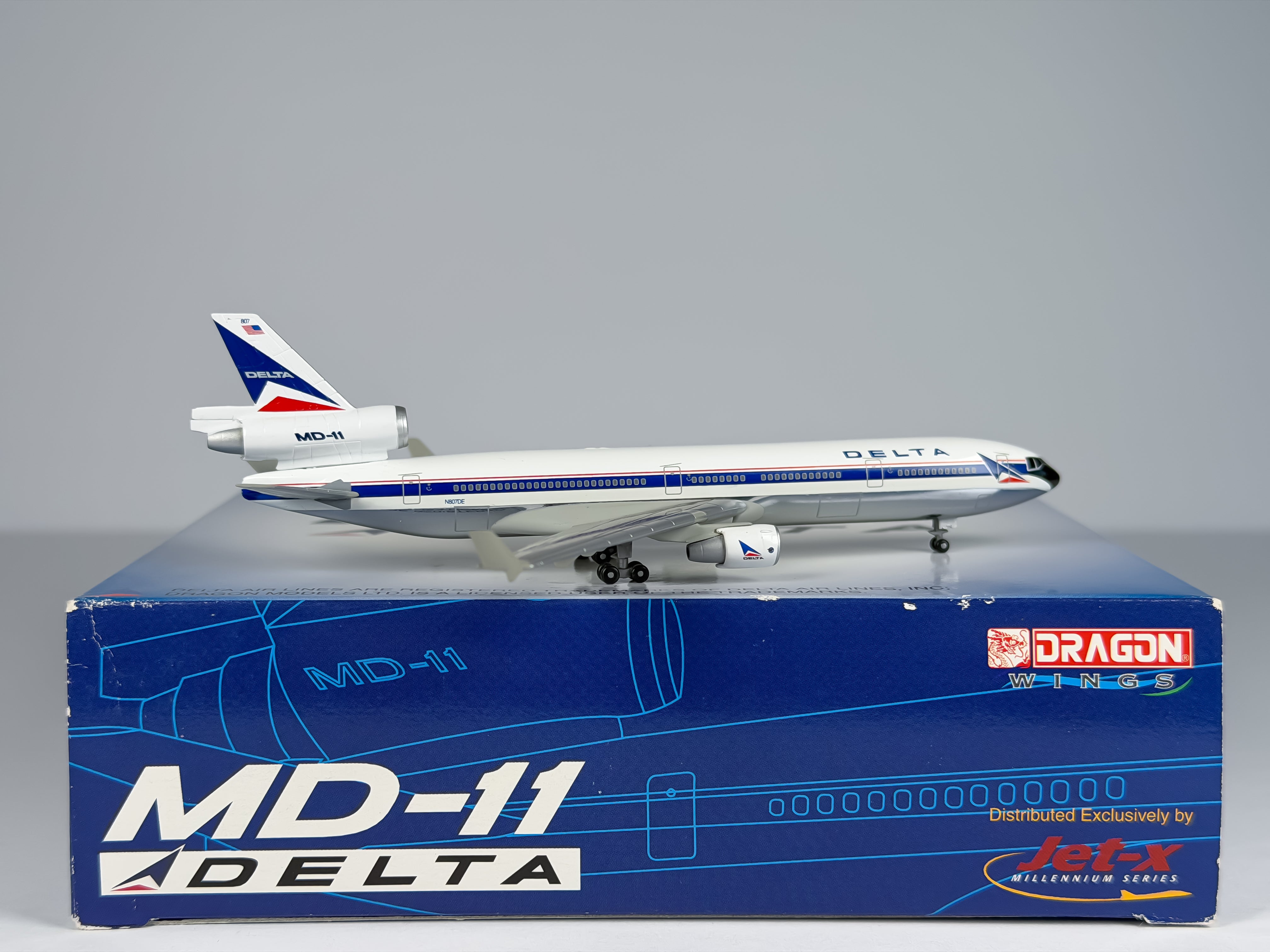 Delta Air Lines McDonnell Douglas MD-11 1:400 Dragon Wings N807DE (55037B)