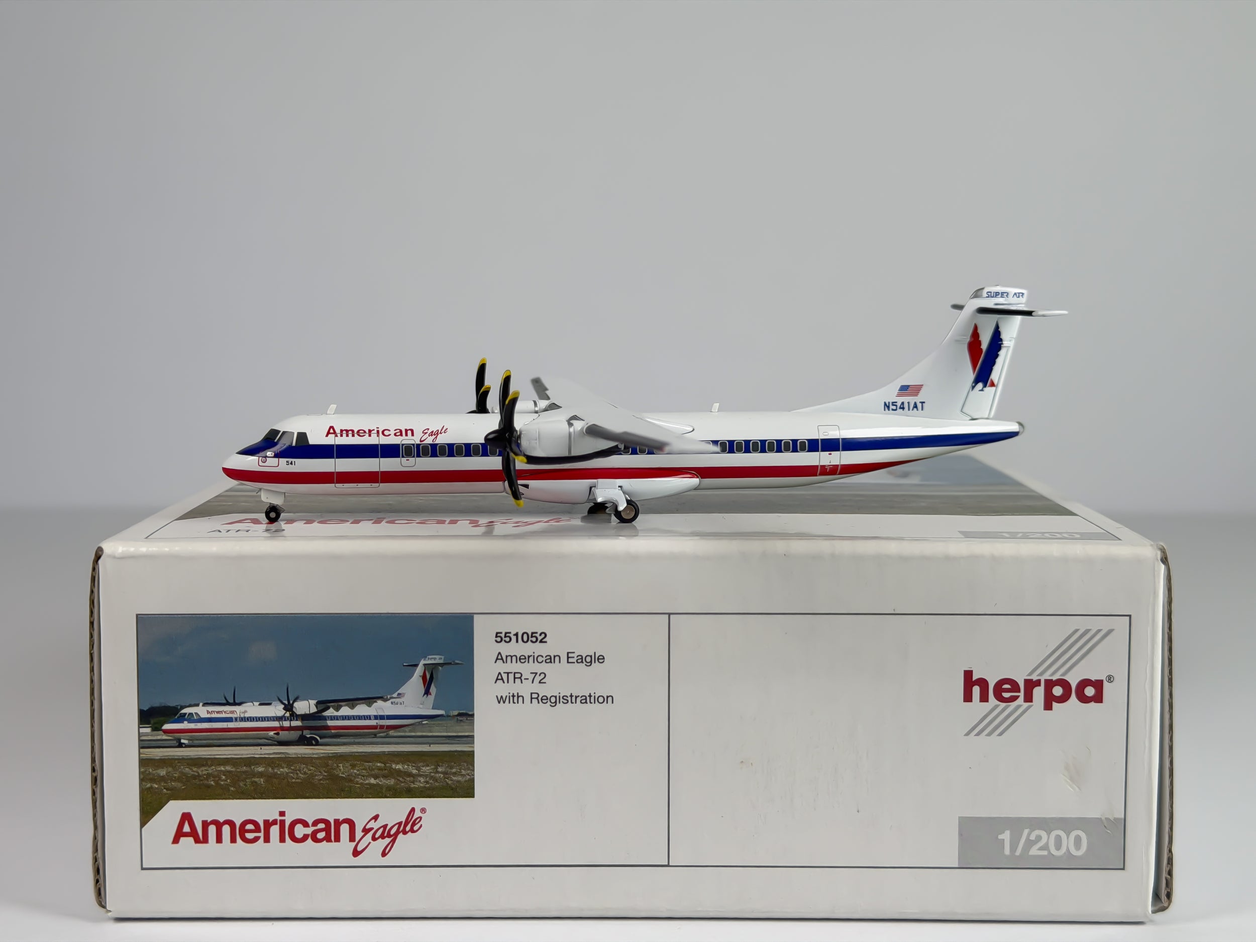 American Eagle ATR 72-500 1:200 Herpa N541AT (551052)