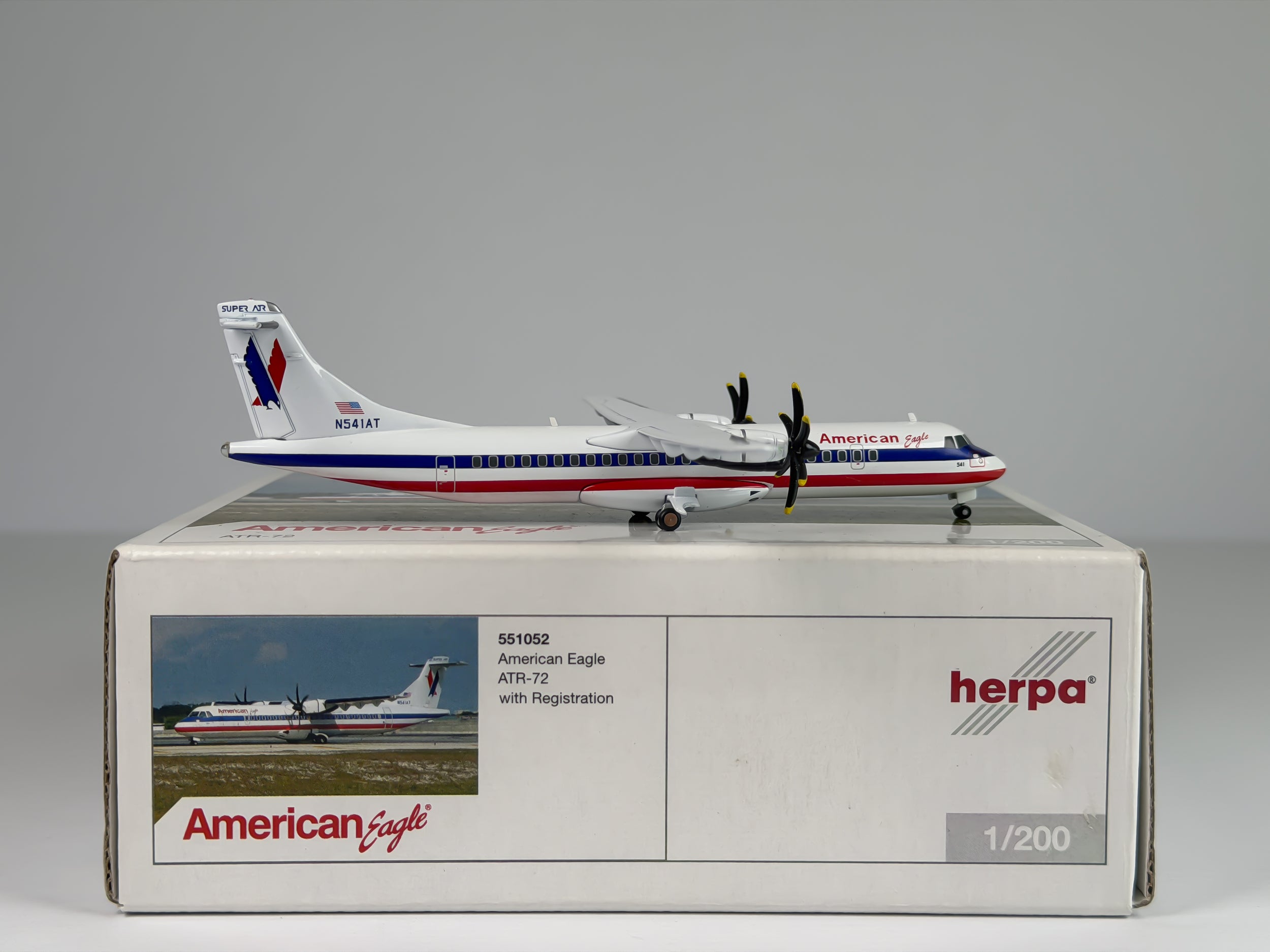 American Eagle ATR 72-500 1:200 Herpa N541AT (551052)