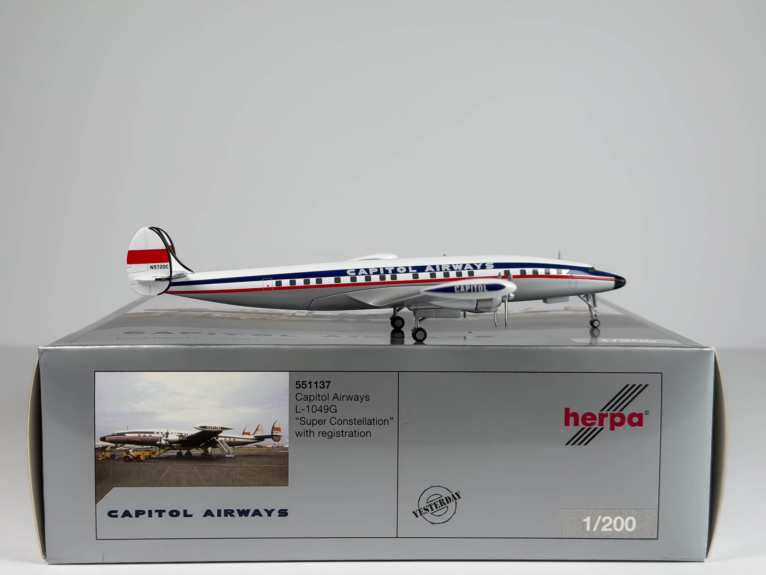 Capitol Airways Lockheed L-1049 1:200 Herpa N9720C (551137)