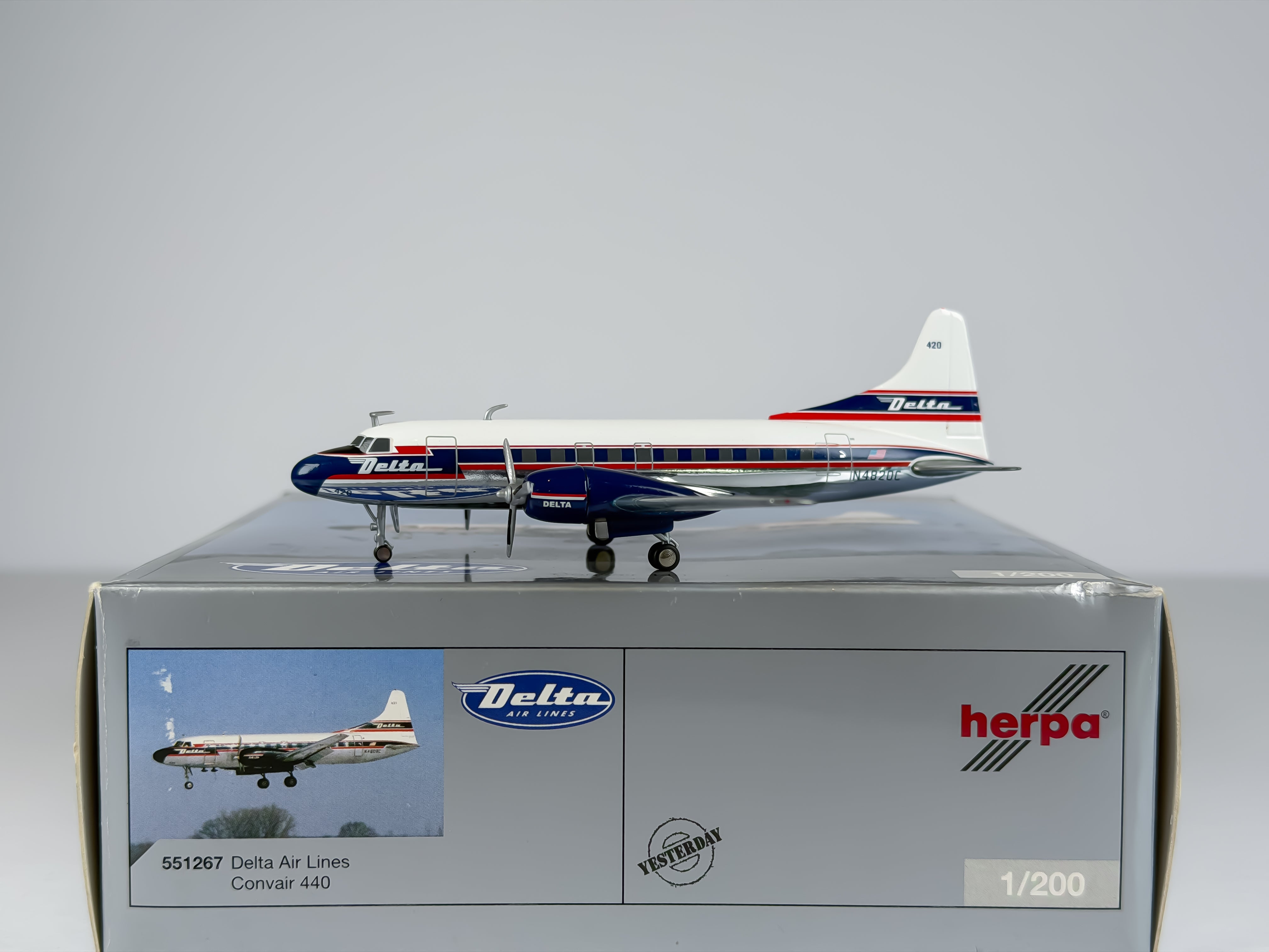 Delta Air Lines Convair CV-440 1:200 Herpa N4809C (551267)