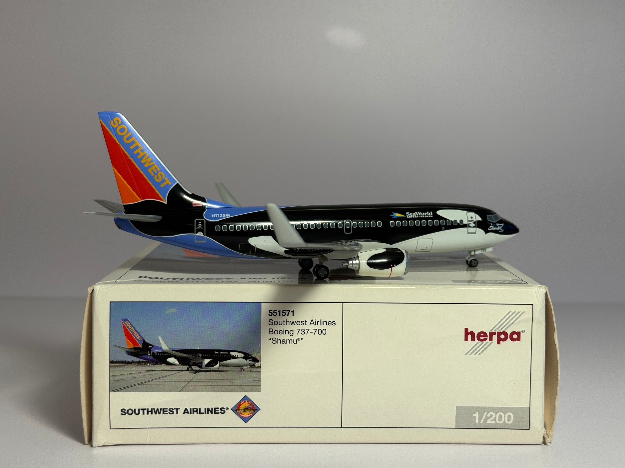 Herpa 1:200 Southwest Boeing 737-700 N713SW Shamu 551571