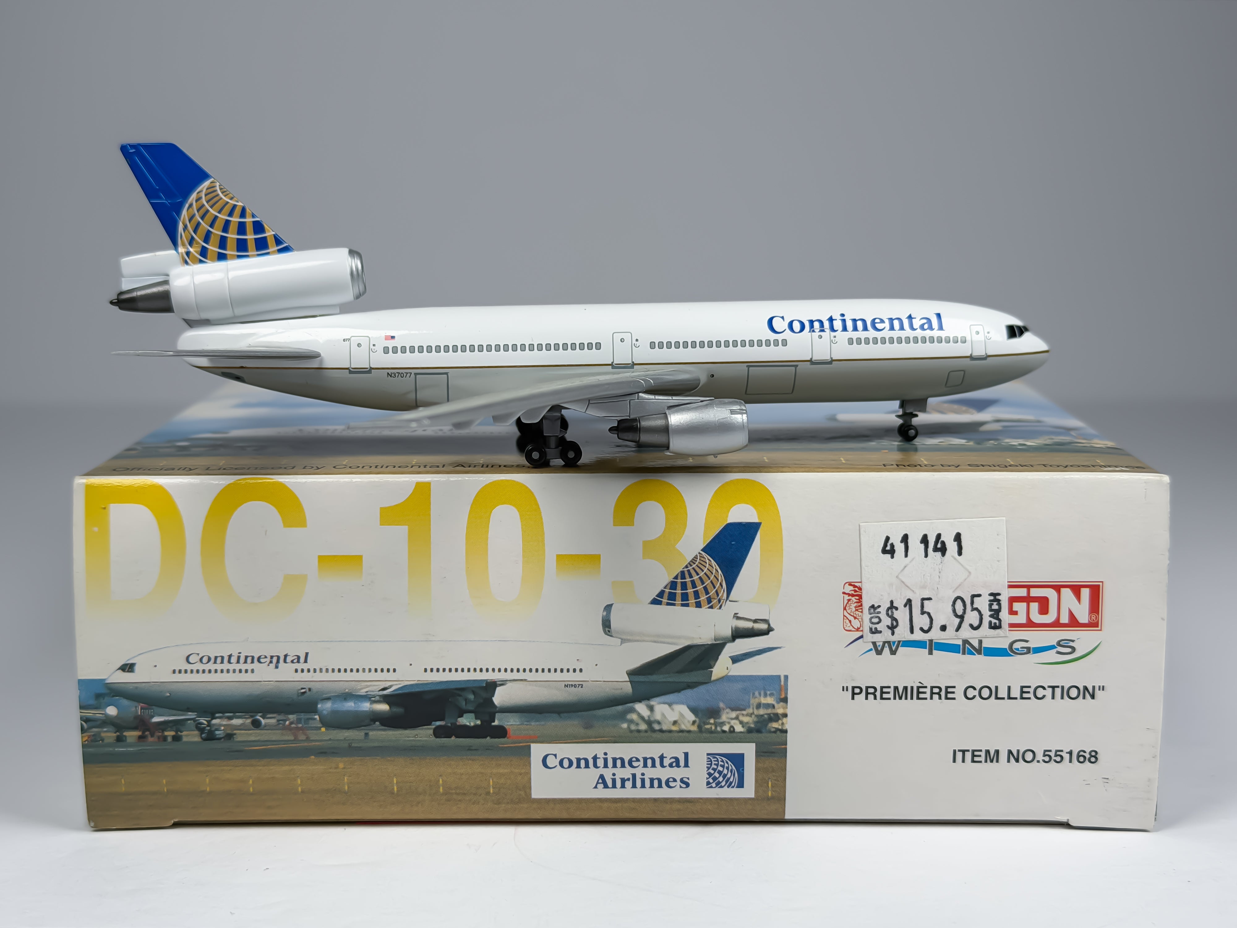 Continental Airlines McDonnell Douglas DC-10-30 1:400 Dragon Wings N37077 (55168)