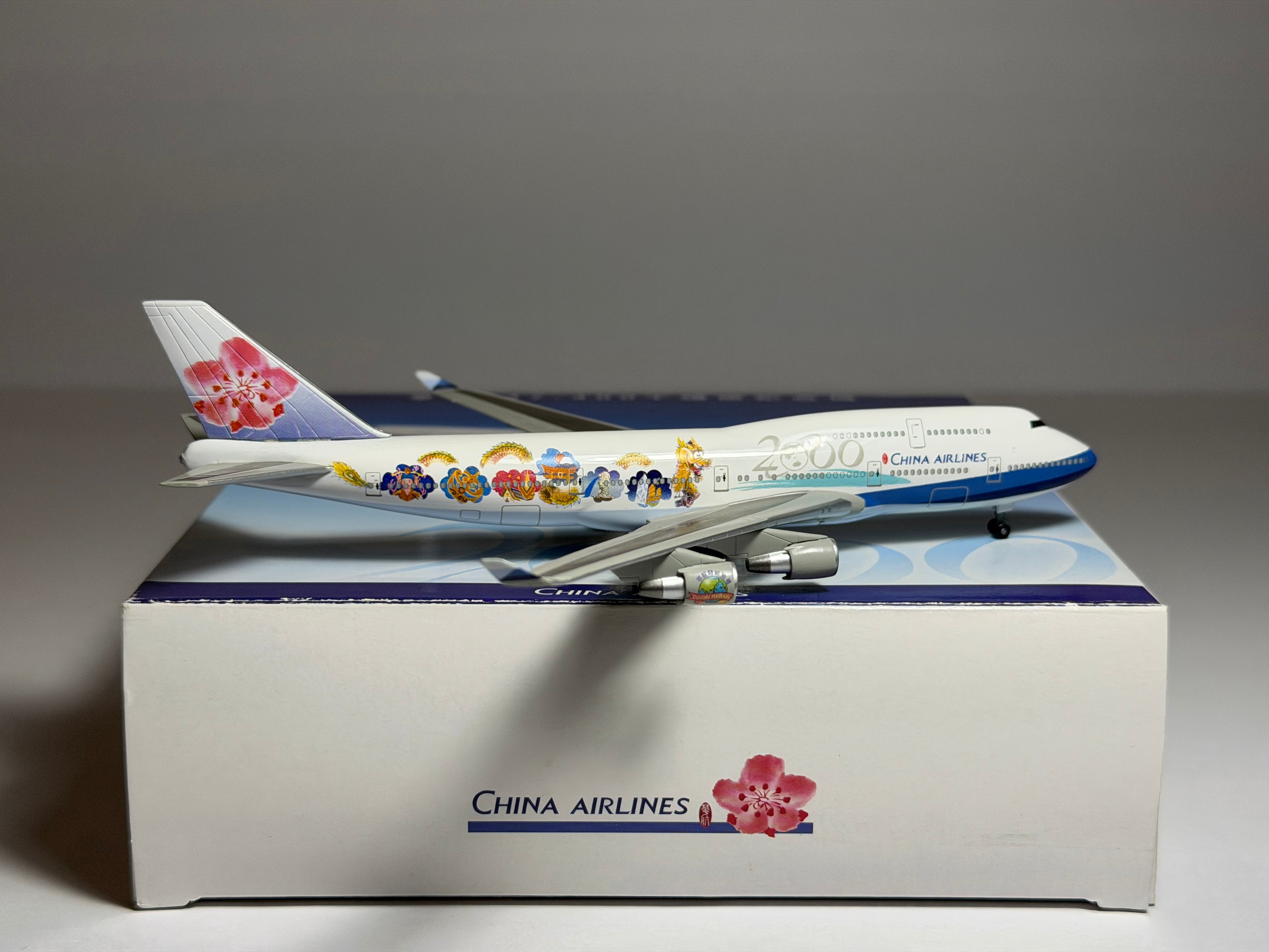 China Airlines Boeing 747-400 1:400 Dragon Wings Fantasy (DW55184)