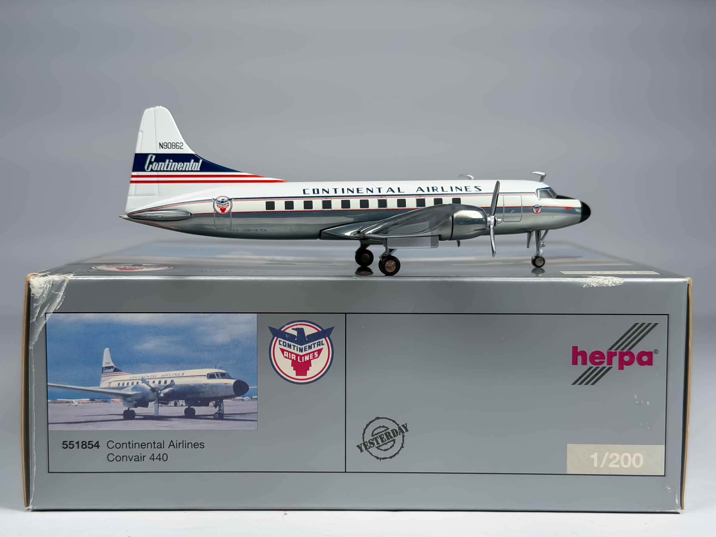 Continental Airlines Convair CV-440 1:200 Herpa N90862 (551854)