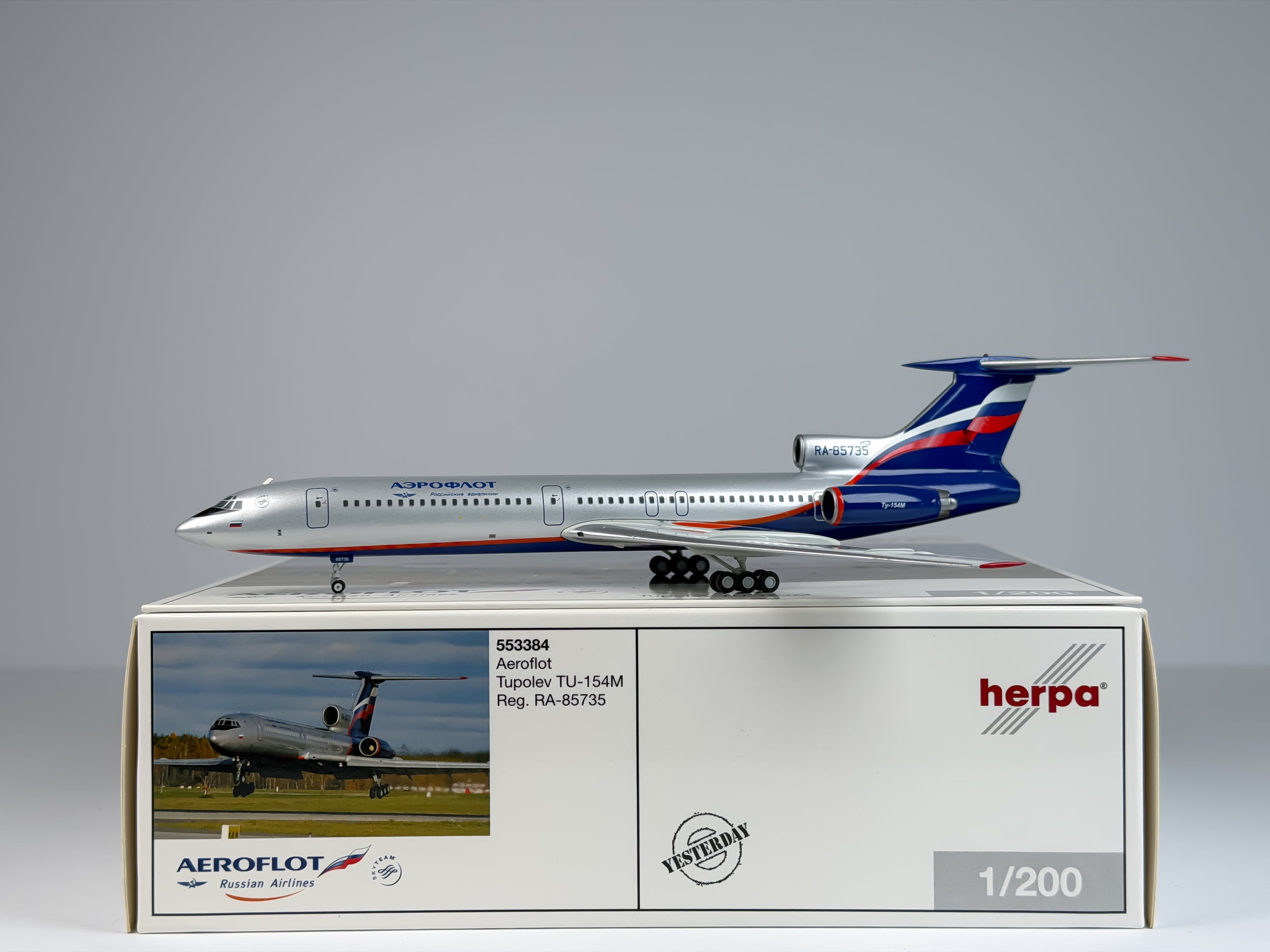 Aeroflot Tupolev TU-154M 1:200 Herpa RA-85735 (553384)