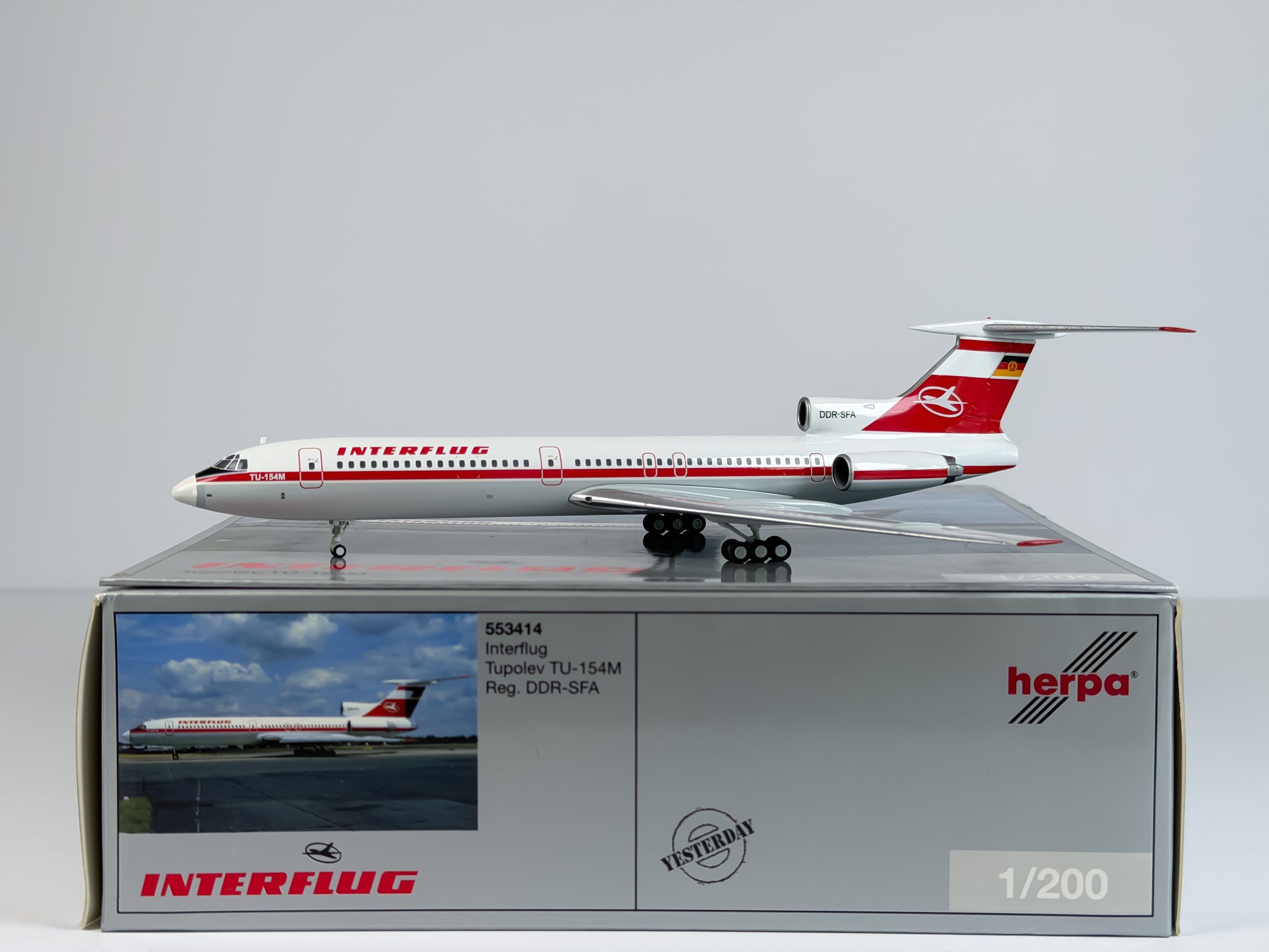 Interflug Tupolev TU-154M 1:200 Herpa DDR-SFA (553414)