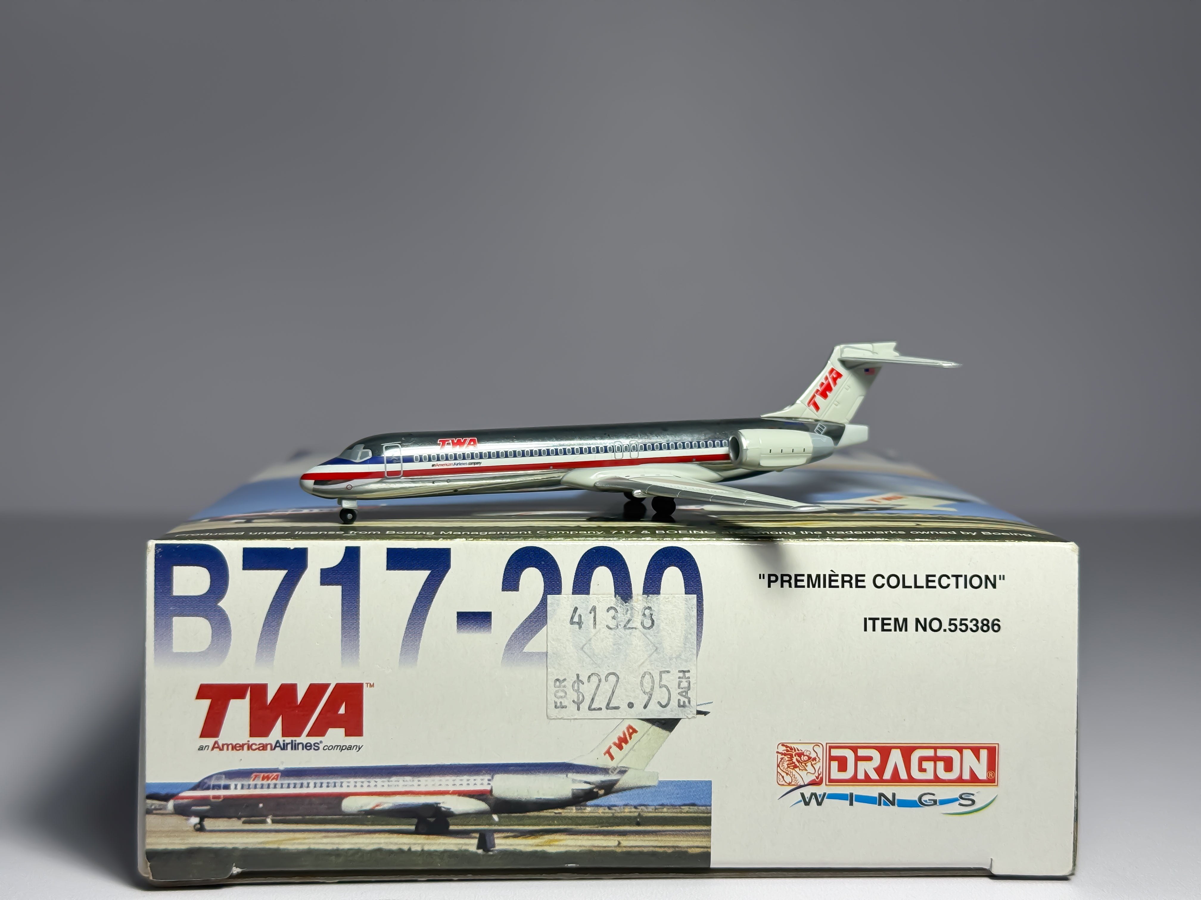 Trans World Airlines (TWA) Boeing 717-200 1:400 Dragon Wings N2427A (55386)