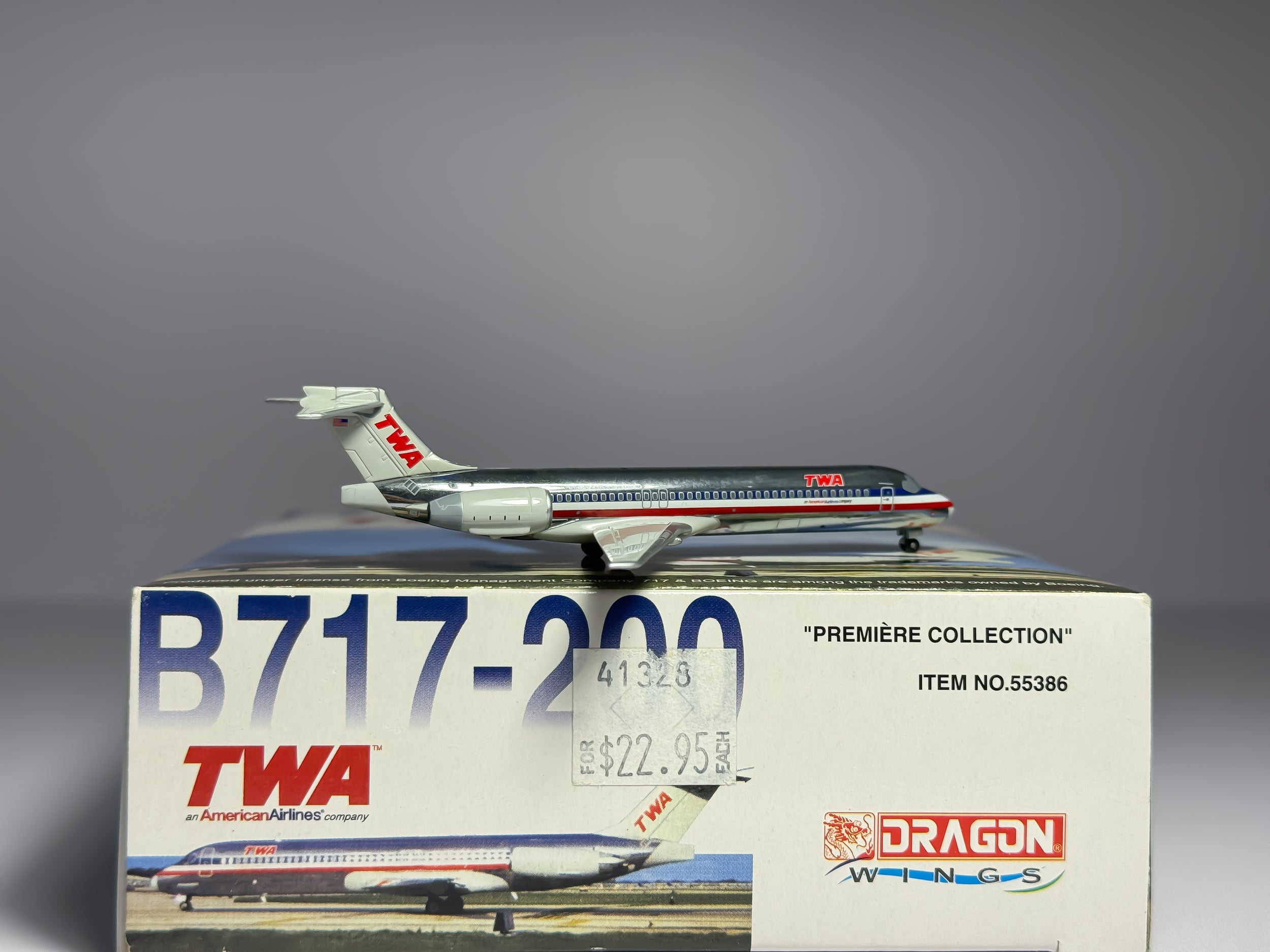 Trans World Airlines (TWA) Boeing 717-200 1:400 Dragon Wings N2427A (55386)