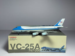 U.S Air Force (USAF) Boeing 747-200 1:400 Dragon Wings 82-8000 (55544)
