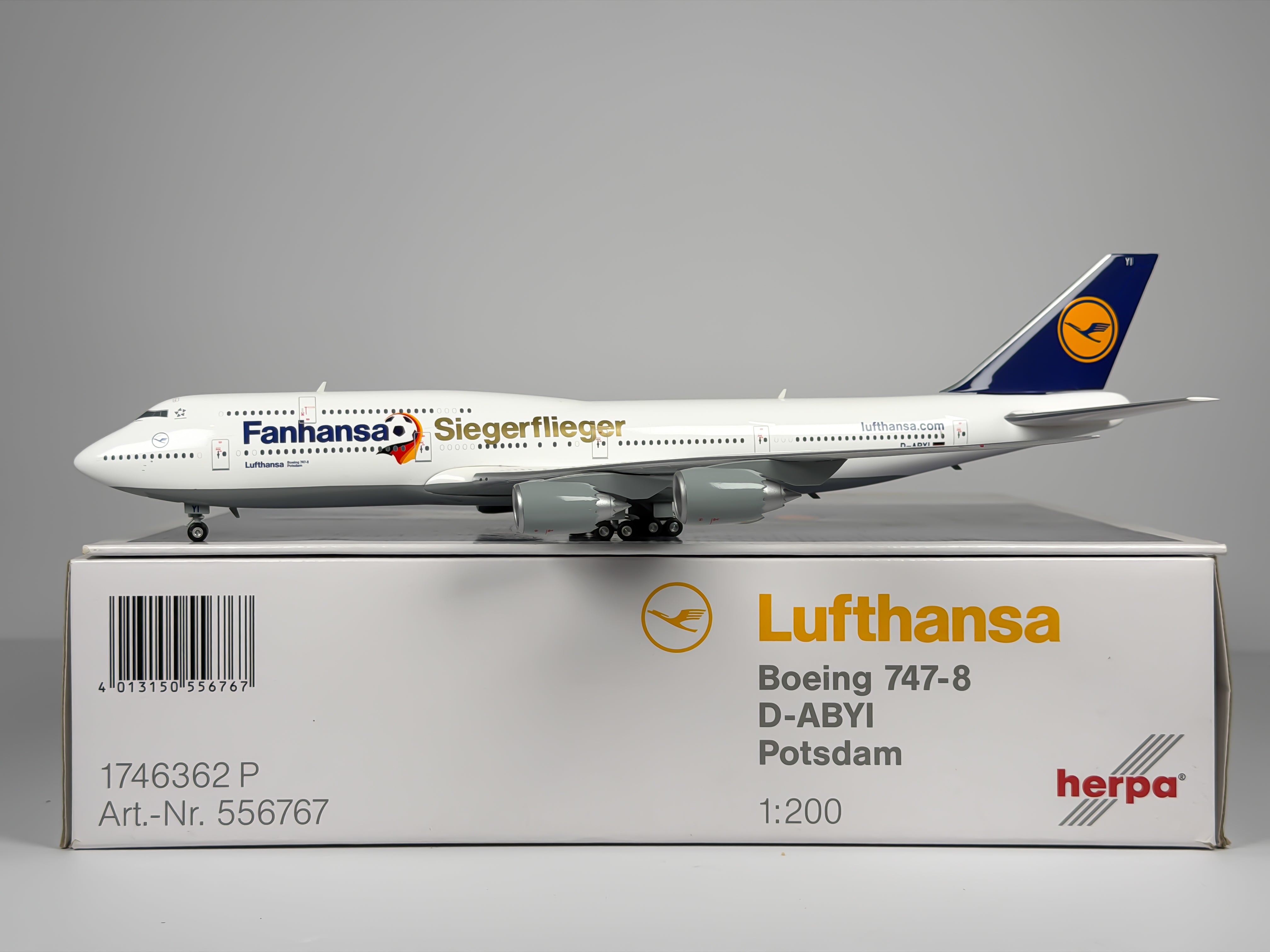Lufthansa Boeing 747-8i 1:200 Herpa D-ABYI (556767)