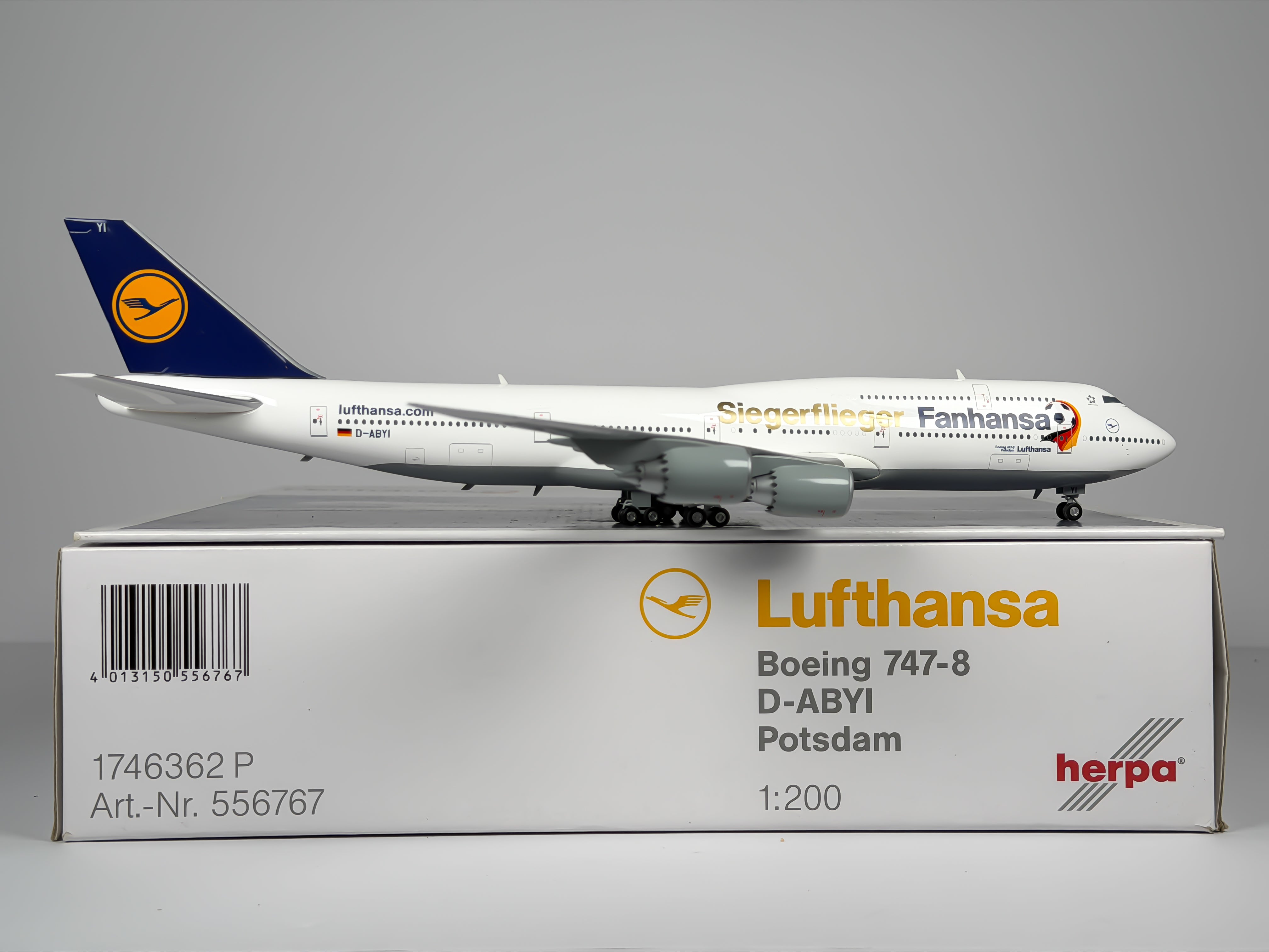 Lufthansa Boeing 747-8i 1:200 Herpa D-ABYI (556767)