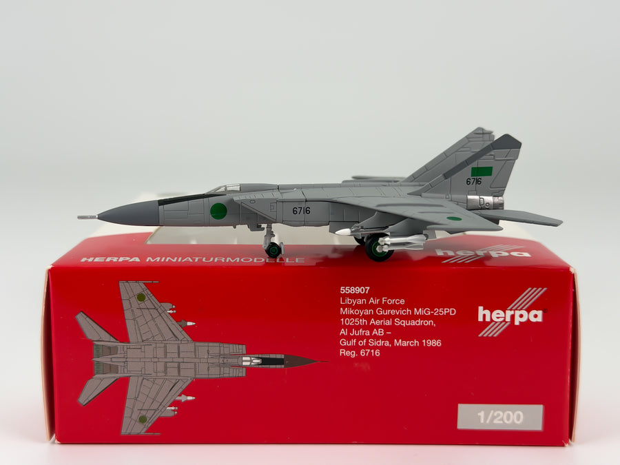 Libyan Air Force Mikoyan MiG-25 Foxbat 1:200 Herpa 6716 (558907)
