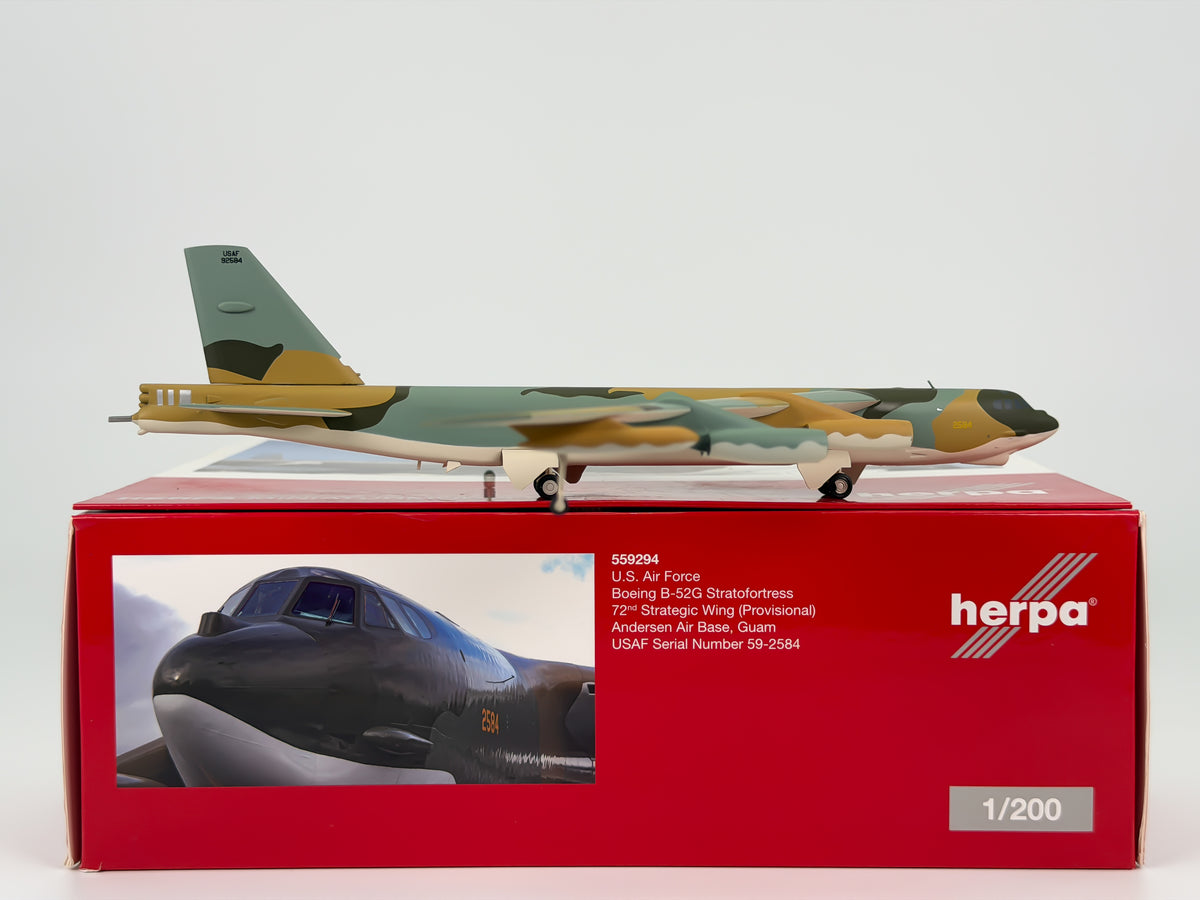 U.S Air Force (USAF) Boeing B-52 Stratofortress 1:200 Herpa 59-2584 (559294)