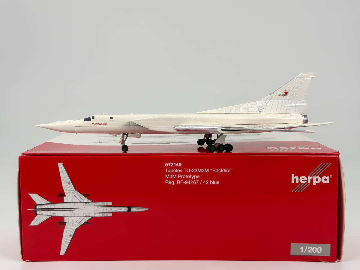 Russian Air Force Tupolev Tu-22 Backfire 1:200 Herpa RF-94267 (572149)