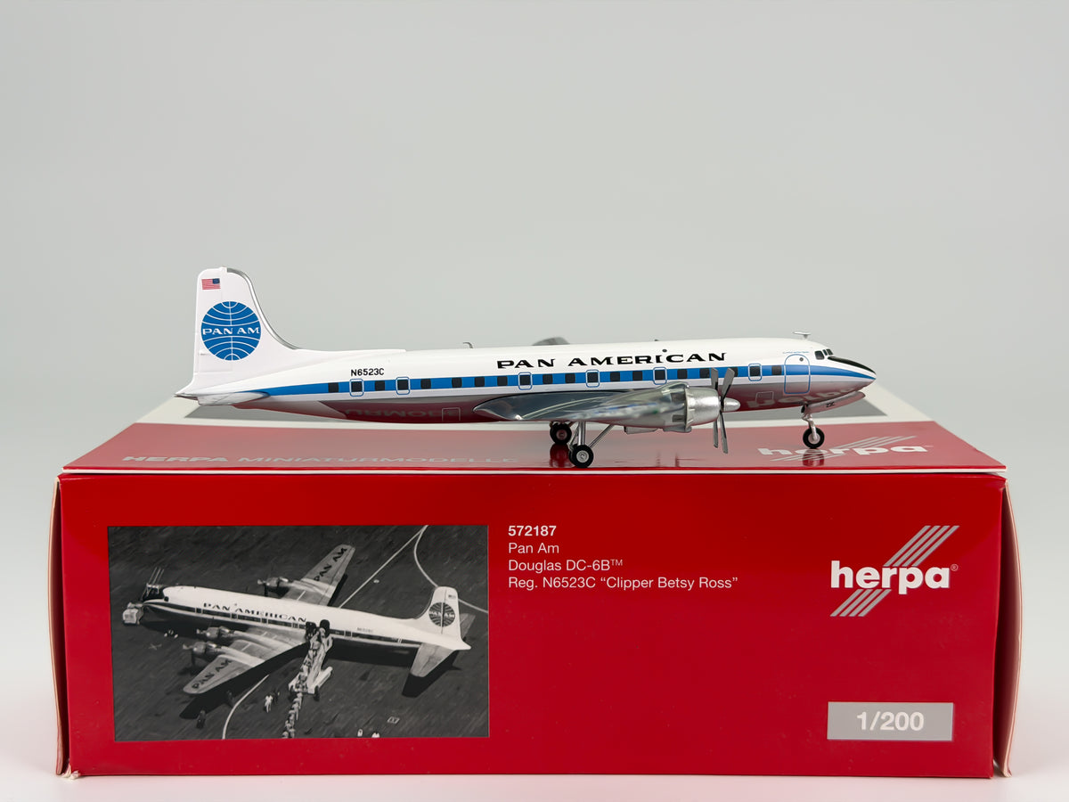 Pan American Douglas DC-6 1:200 Herpa N6523C (572187)